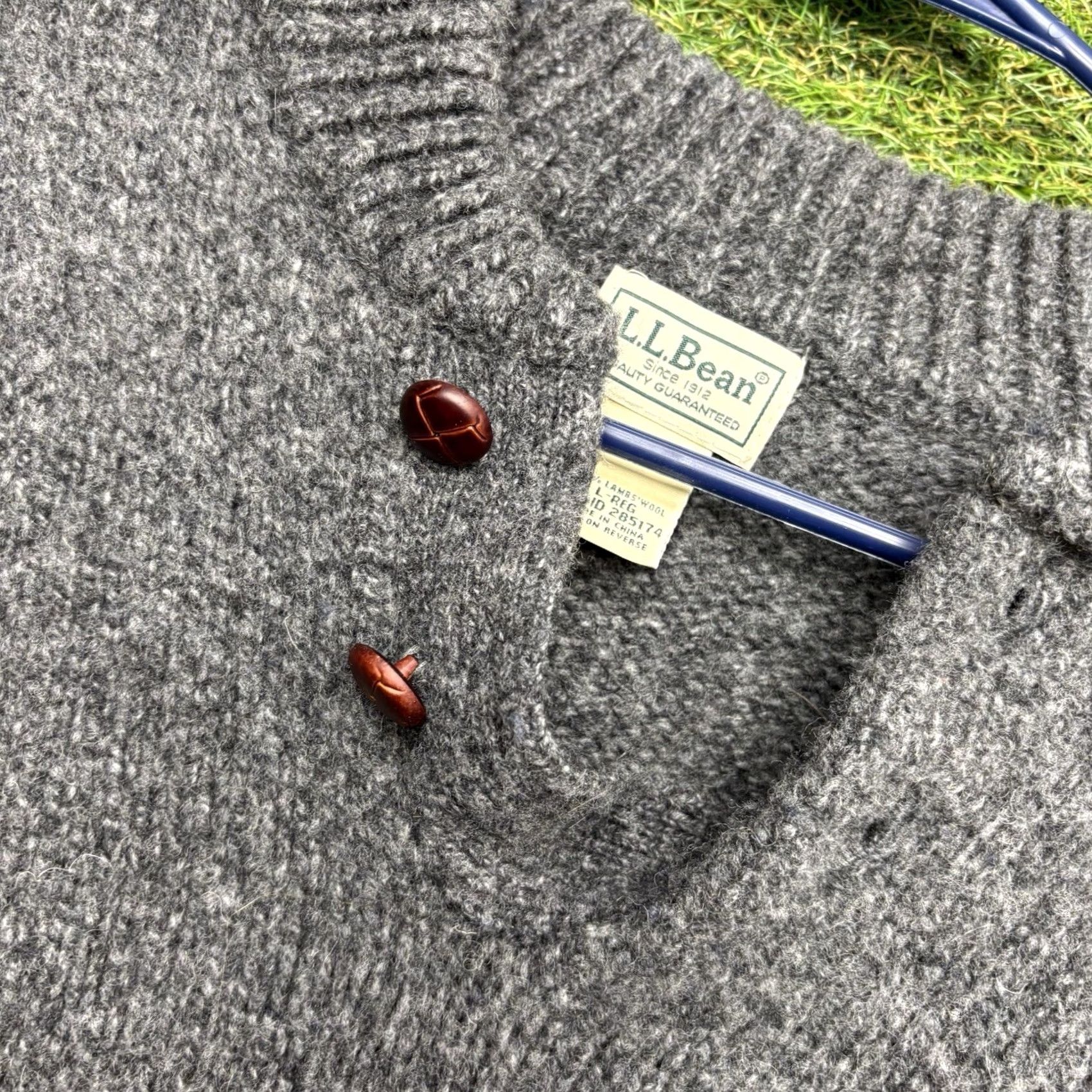 Vintage VINTAGE L.L.Bean Sweater Mens Large Lambswool Knit Crew Neck 90s Slim Fit Gray Wool Pullover Shirt? Size US L / EU 52-54 / 3 - 3 Thumbnail