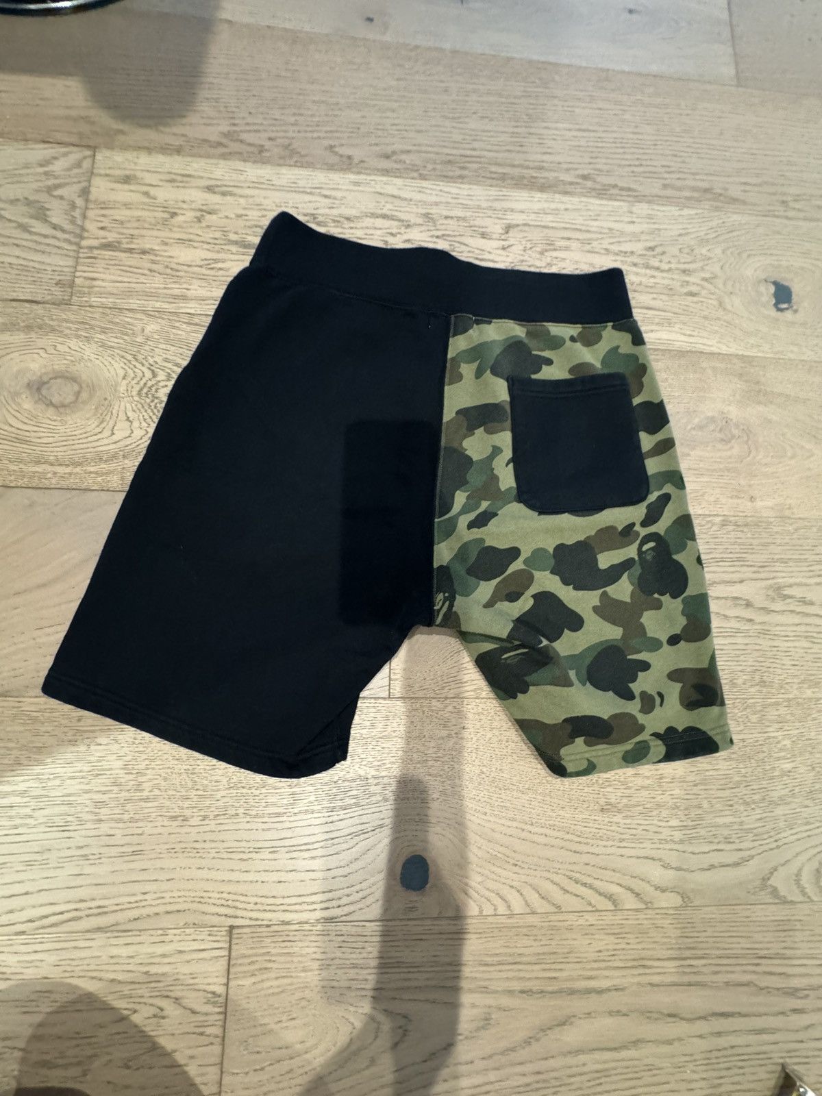 Bape Bape Split Camo Shark Sweat Shorts Black/Green – Size L Size US 36 / EU 52 - 2 Thumbnail