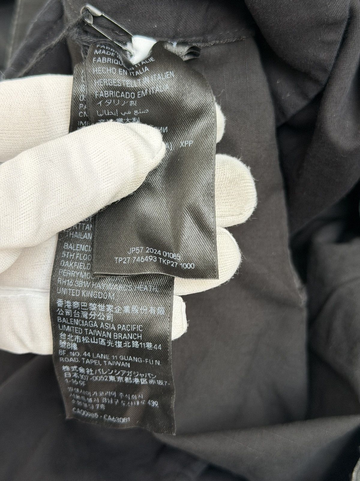 Balenciaga Balenciaga Large Black Ripstop Destroyed Cargo Pants Size US 27 - 11 Thumbnail