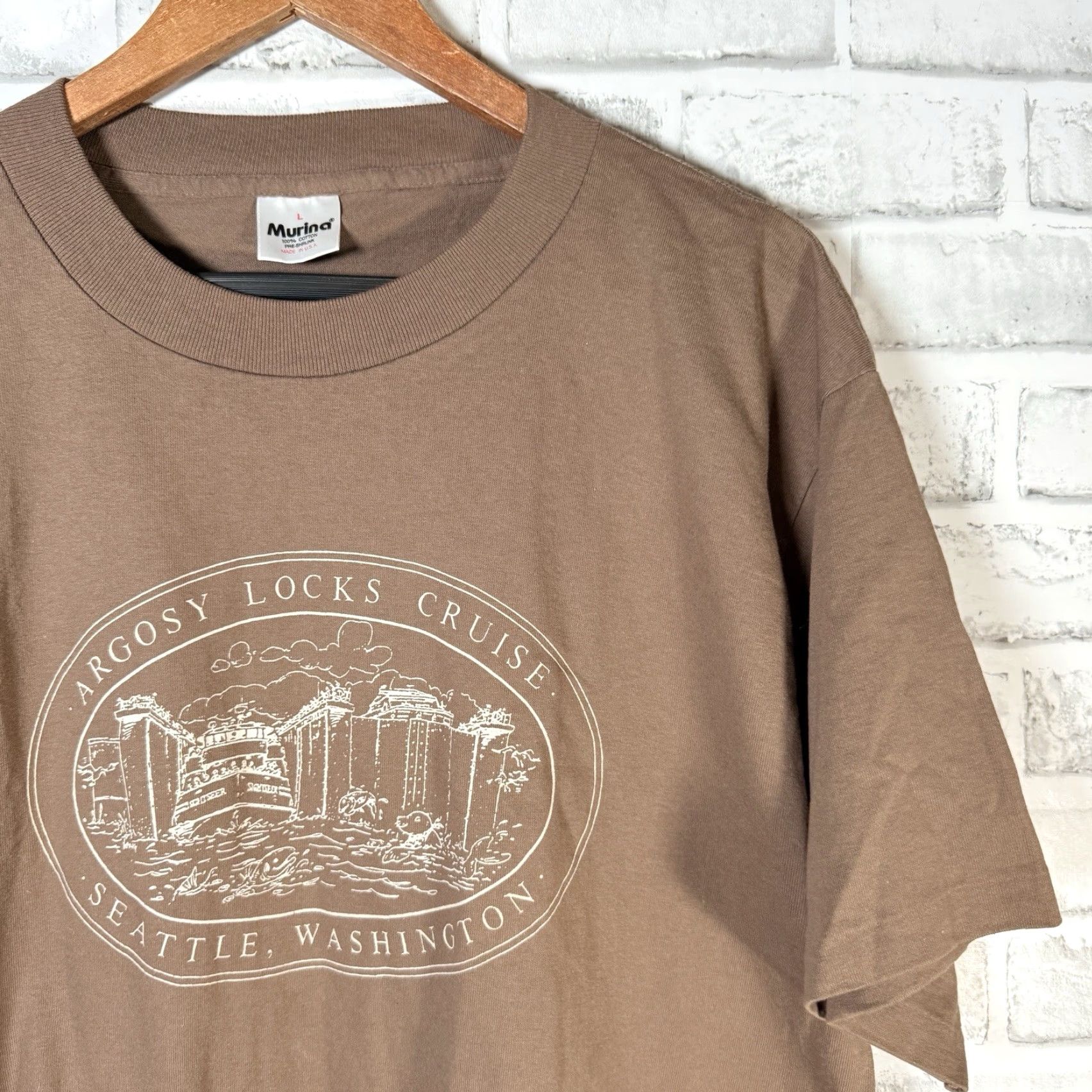 Vintage VINTAGE Murina ARGOSY Seattle T-Shirt Mens Size L Brown USA Graphic 90s Single Stitch Cotton Shirt Mens Size US L / EU 52-54 / 3 - 2 Thumbnail