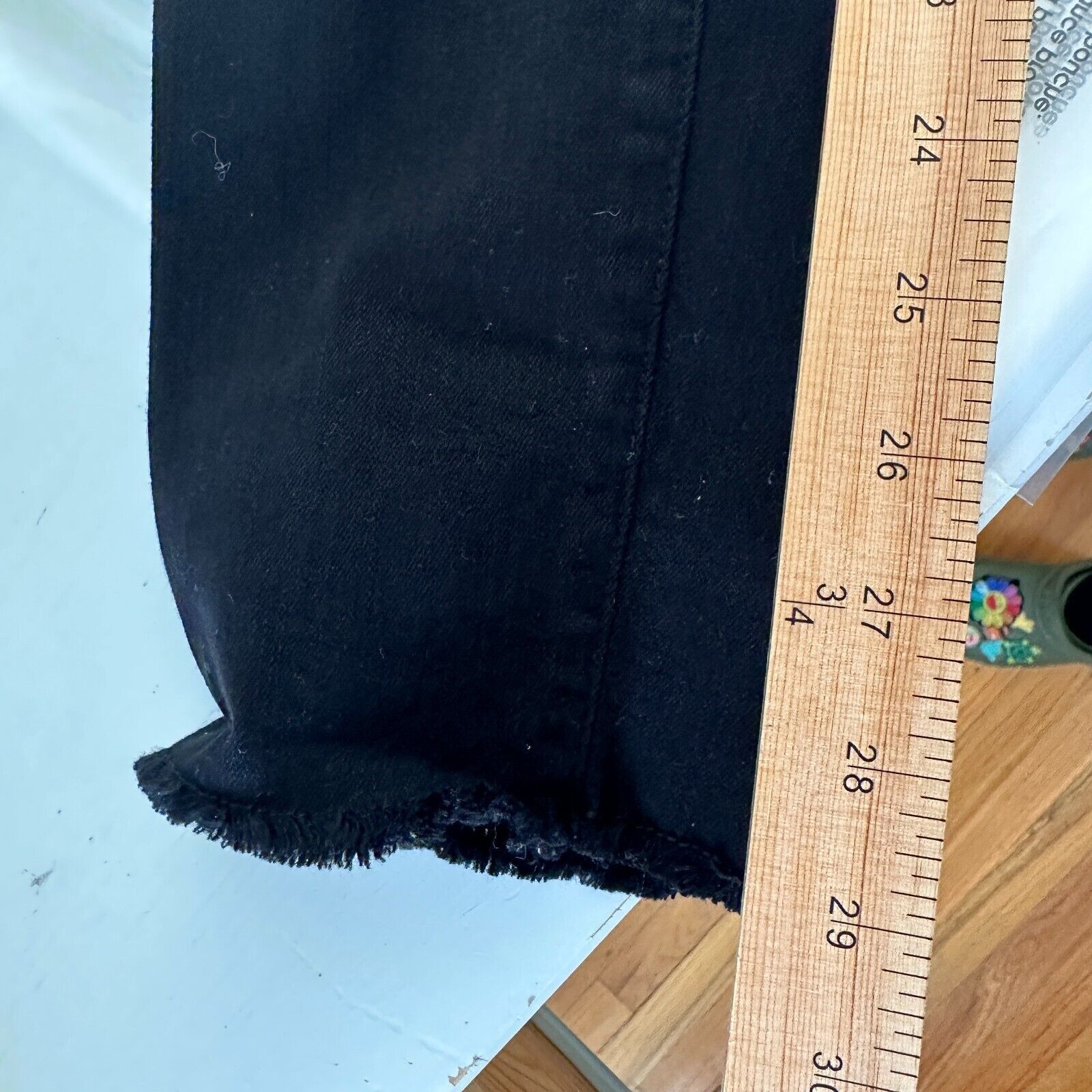Frame Frame Black Denim Le Skinny de Jeanne Distressed Jean Raw 27 Size 27" / US 4 / IT 40 - 13 Thumbnail