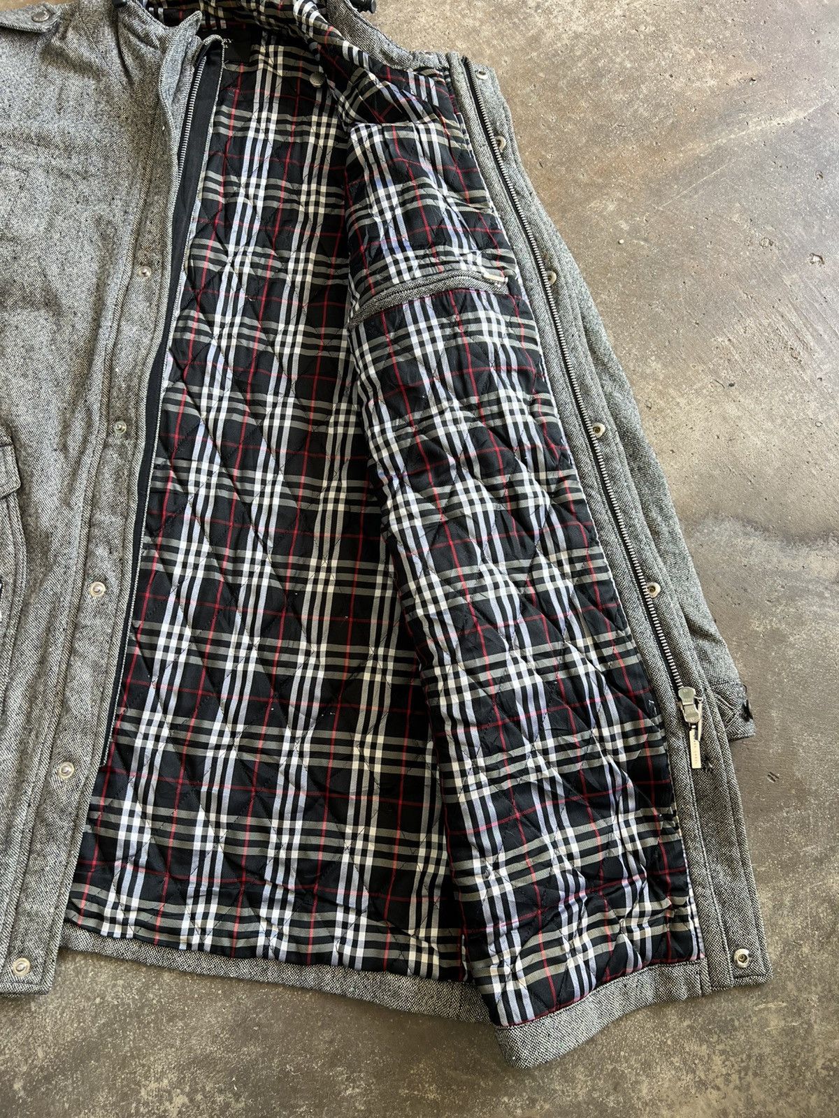 Burberry Vtg Burberry Black Label Multipocket Novacheck Hoodie Jacket Size US L / EU 52-54 / 3 - 14 Thumbnail