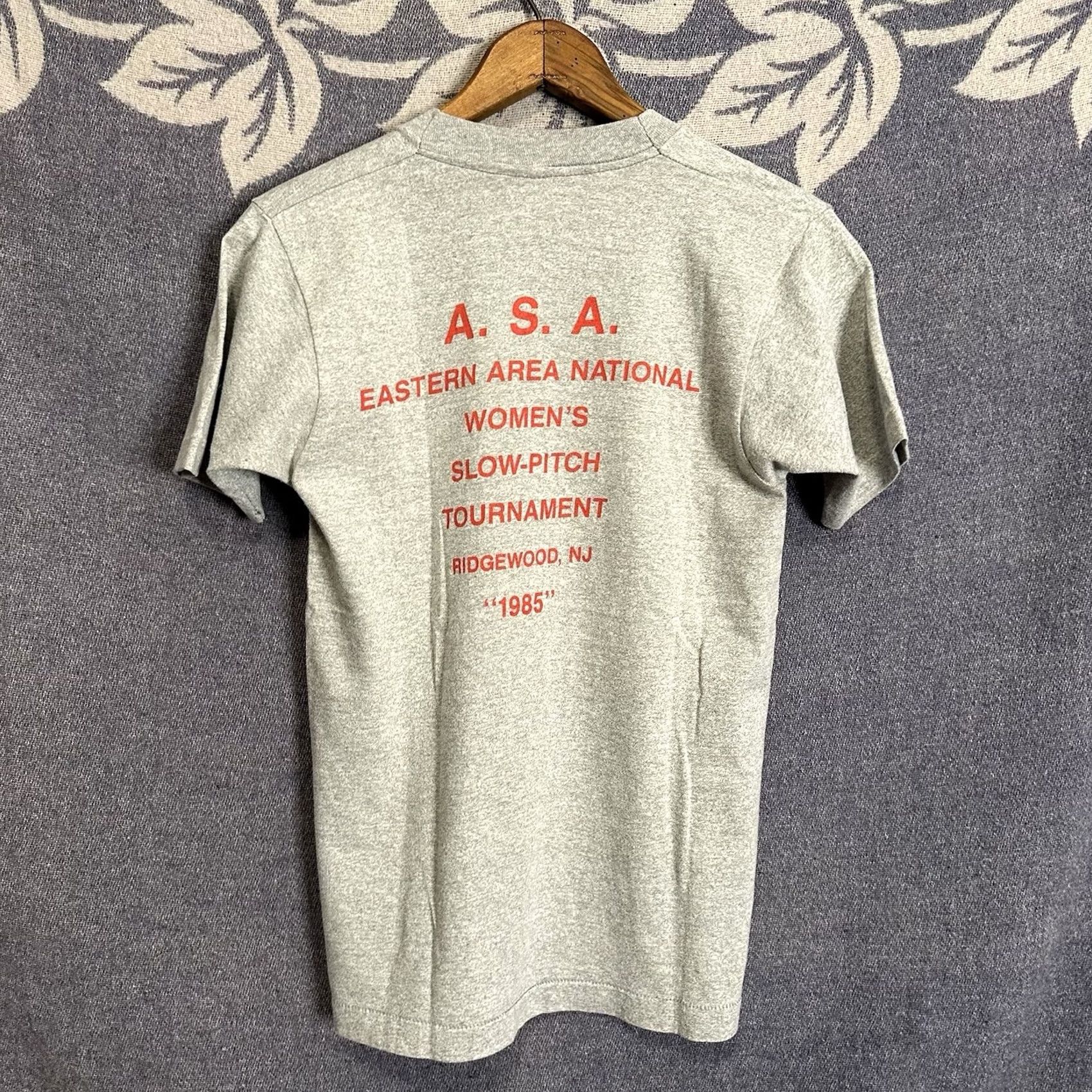 Fruit Of The Loom VINTAGE Fruit of the Loom Shirt S Unisex Adults Cotton Blend Gray Short Sleeve Crew Neck 1980s 80s Sports USA Pitch Softball Tournament Sandalwood Size S / US 4 / IT 40 - 3 Thumbnail