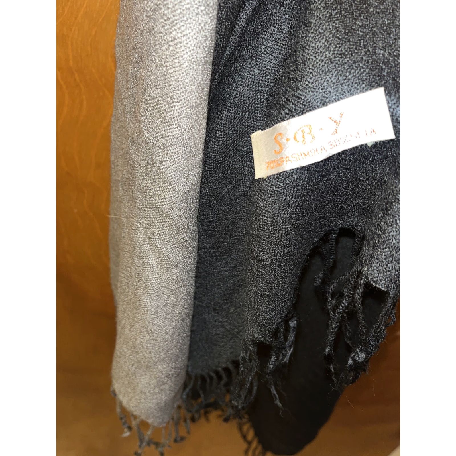 Vintage S. B. Y Women's Pashmina Scarf Black to Gray Ombré 68x26 Winter Fall Spring Summer Size ONE SIZE - 5 Thumbnail