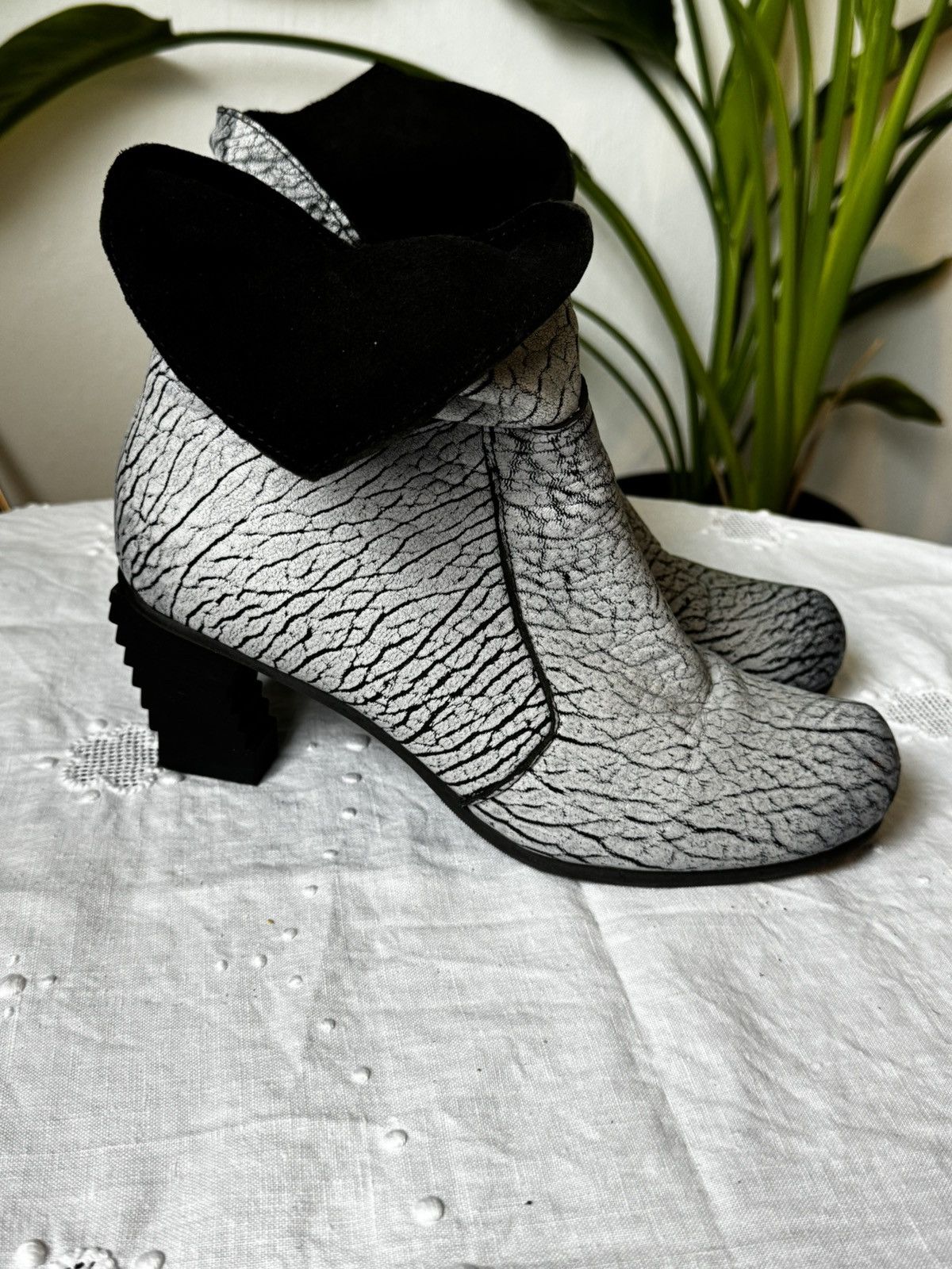 Other Papucei Black White Textured Avantgarde Leather Ankle Boots Size US 9 / IT 39 - 4 Thumbnail
