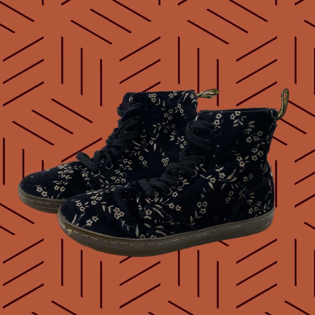 Dr. Martens VINTAGE Dr. Martens Hackney 7 Eye Velvet Boots Floral Cherry Blossom Print Women’s US 7 Size US 7 / IT 37 - 1 Thumbnail