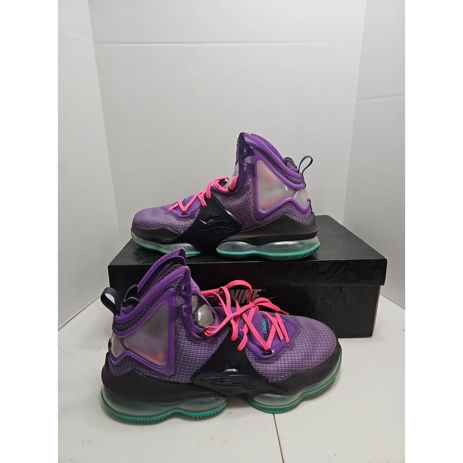 Nike Nike LeBron XIX Wild Berry/Hyper Pink Men's SIZE 10.5 W/ BOX Size US 10.5 / EU 43-44 - 1 Thumbnail
