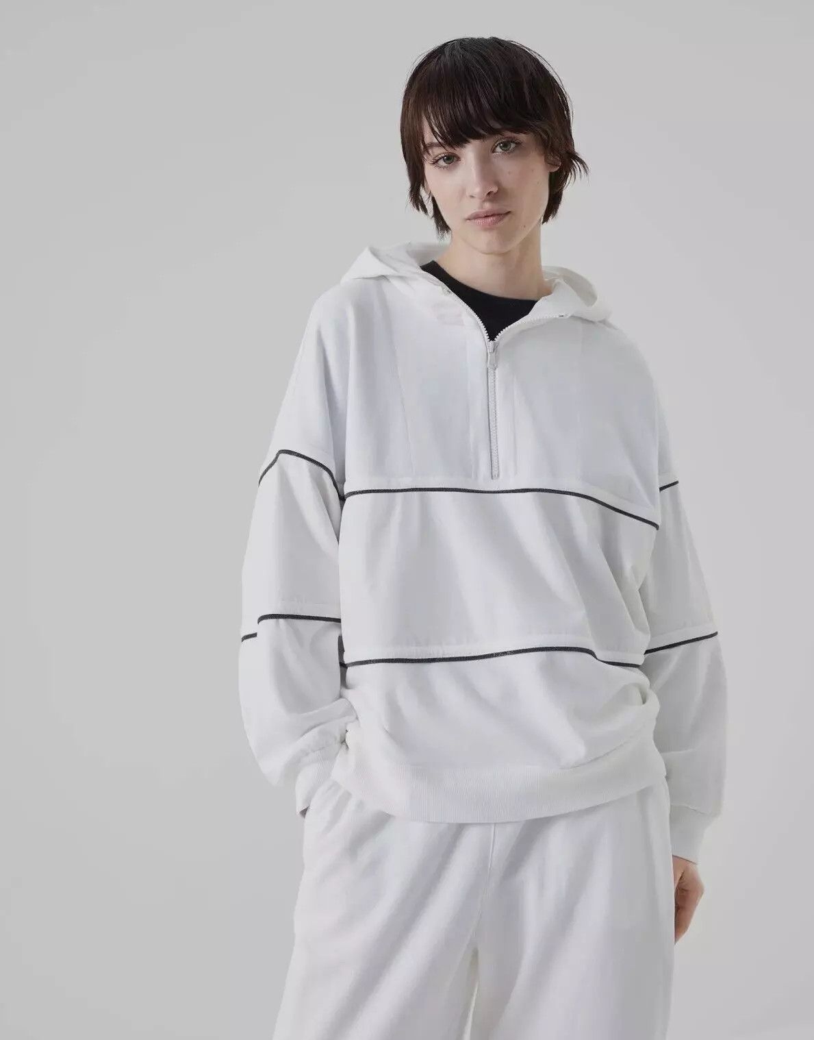 o1la1rc1a0325 Sweatshirt With Monili in White