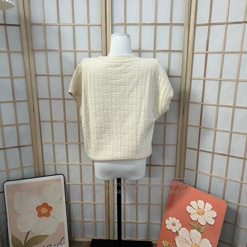 Hermes Hermes Ivory V-neck short-sleeve knit vest, 100% wool Size XS / US 0-2 / IT 36-38 - 2 Thumbnail