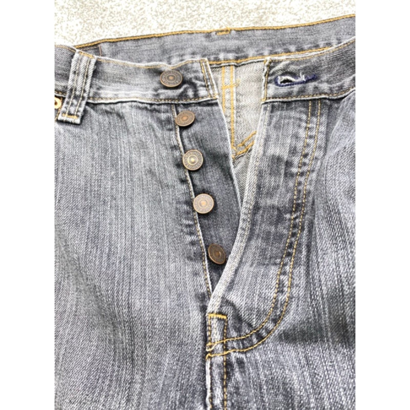 Levi's VINTAGE Levis 501 Jeans Mens 33x32 Blue Denim Button Fly Tapered Levi'S 501 Series 100% Cotton Mens Jeans 33 Blue Size US 33 - 4 Thumbnail