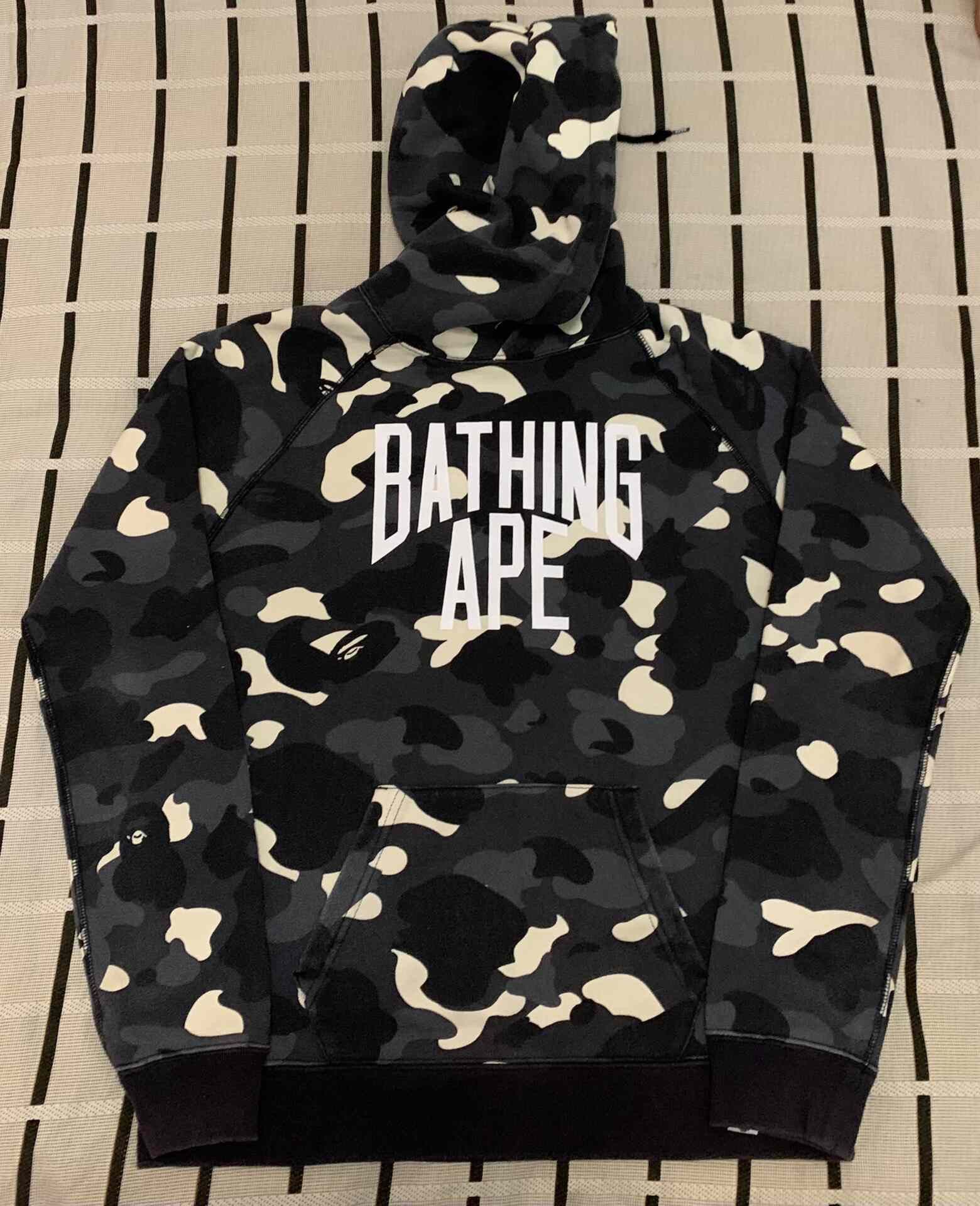 Bape Bape Camo Glow Hoodie S Women Size S / US 4 / IT 40 - 1 Thumbnail