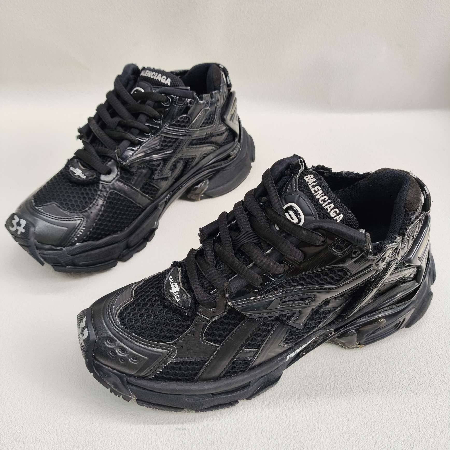 Balenciaga Balenciaga Running Black Lowtop Sneakers us_6-5 Women Size US 6.5 / IT 36.5 - 1 Thumbnail