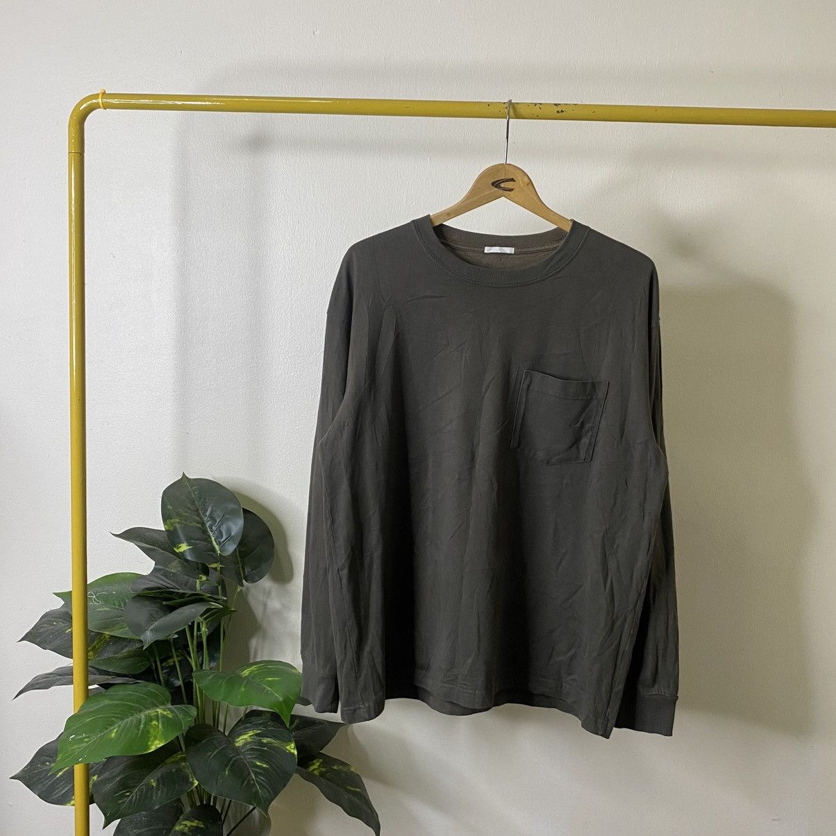 GU GU Single Pocket Blank Olive LS Oversized T Shirt Size US XL / EU 56 / 4 - 1 Thumbnail