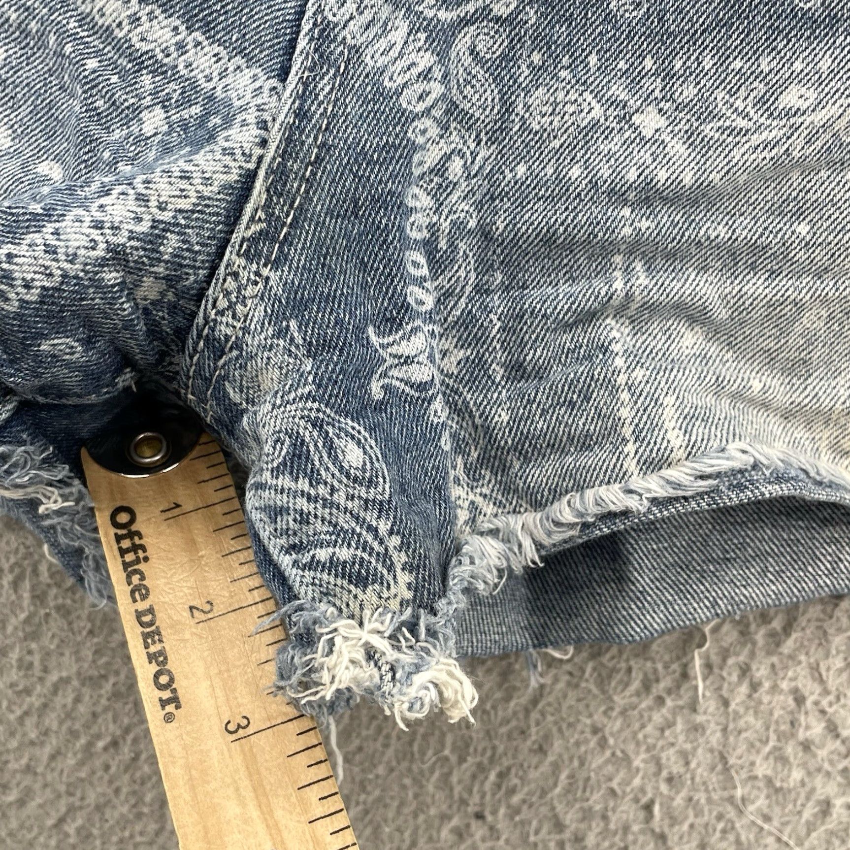 Vintage Kancan Jeans Cutoff Shorts Womens 9 Boho Denim Y2K Western Paisley Rodeo Grunge Jeans Short Shorts Size 30" / US 8 / IT 44 - 3 Thumbnail