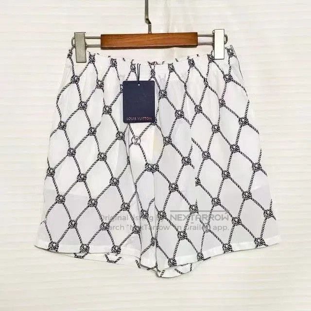 Louis Vuitton Louis Vuitton SS23 Silk Diamond Print Shorts. Size 35" - 1 Thumbnail