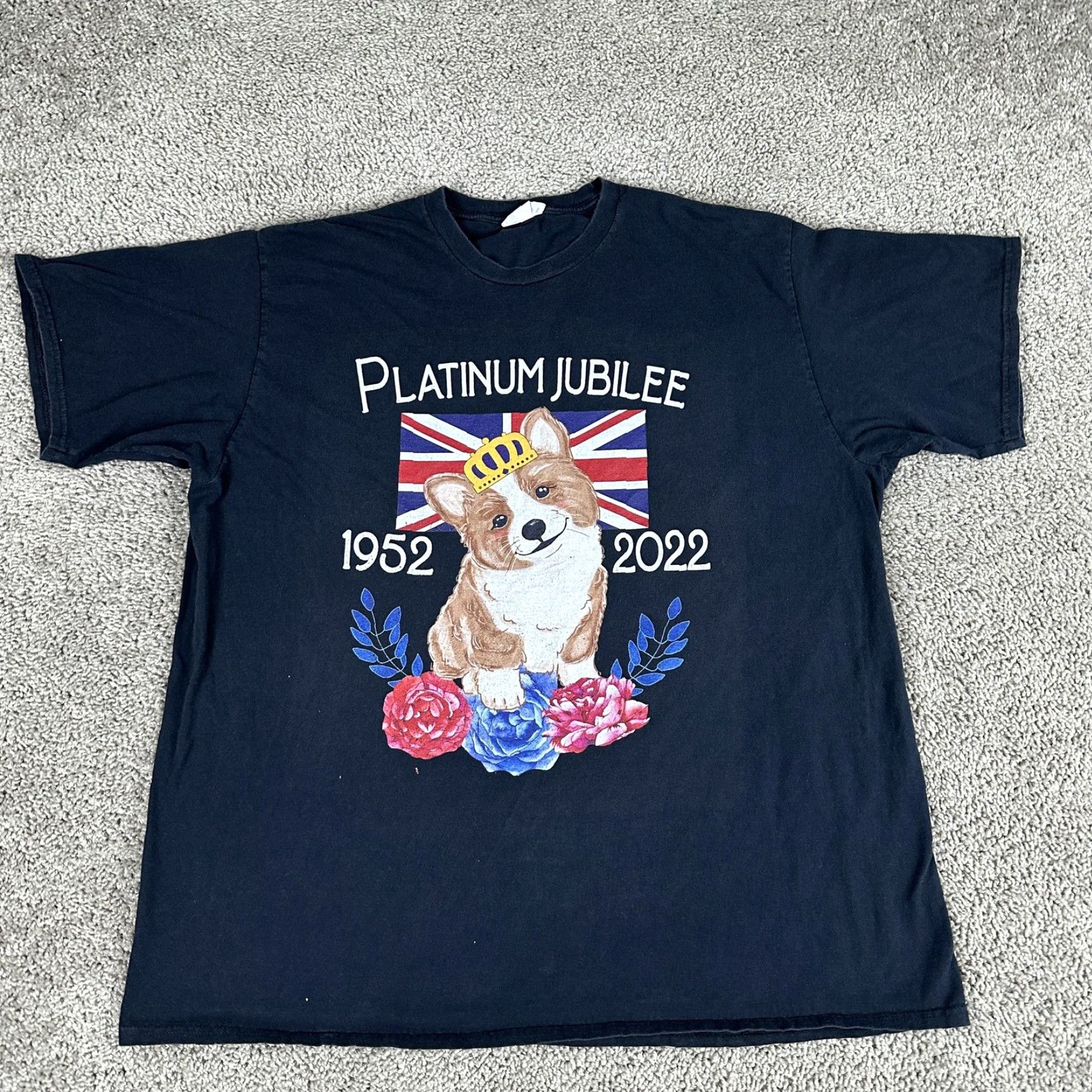 Port & Company Platinum Jubilee Shirt Mens 2XL Black Queen Corgi Dog British Flag 1952 2022 Tee Size US XXL / EU 58 / 5 - 2 Thumbnail