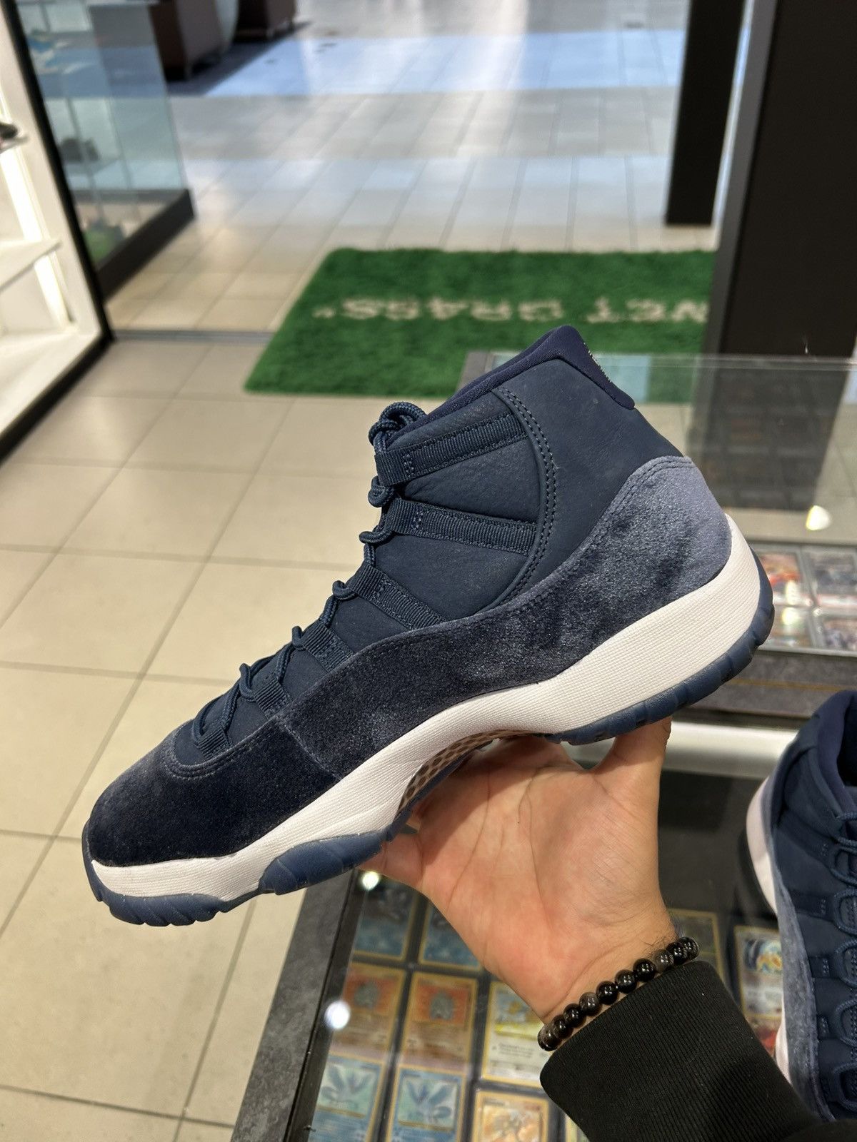Jordan Brand Jordan 11 midnight navy velvet Size US 10.5 / EU 43-44 - 7 Thumbnail