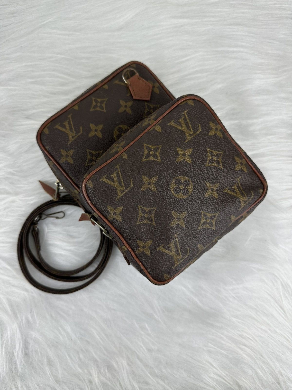 Louis Vuitton (Interior Repair) Louis Vuitton Amazon Shoulder Bag Size ONE SIZE - 1 Thumbnail