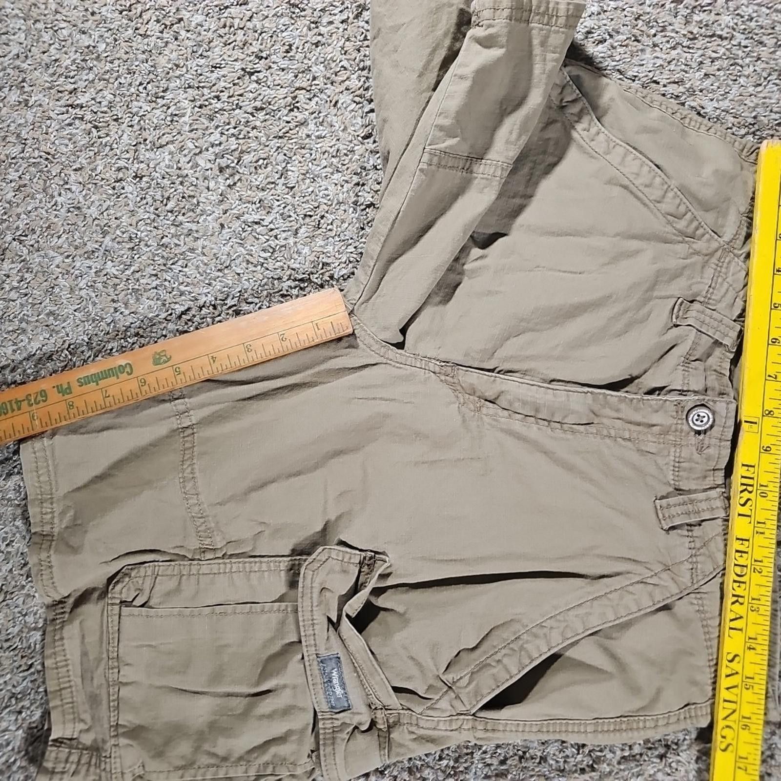 Wrangler Wrangler Sz 32 Relaxed Fit Cargo Shorts Size US 32 / EU 48 - 7 Thumbnail