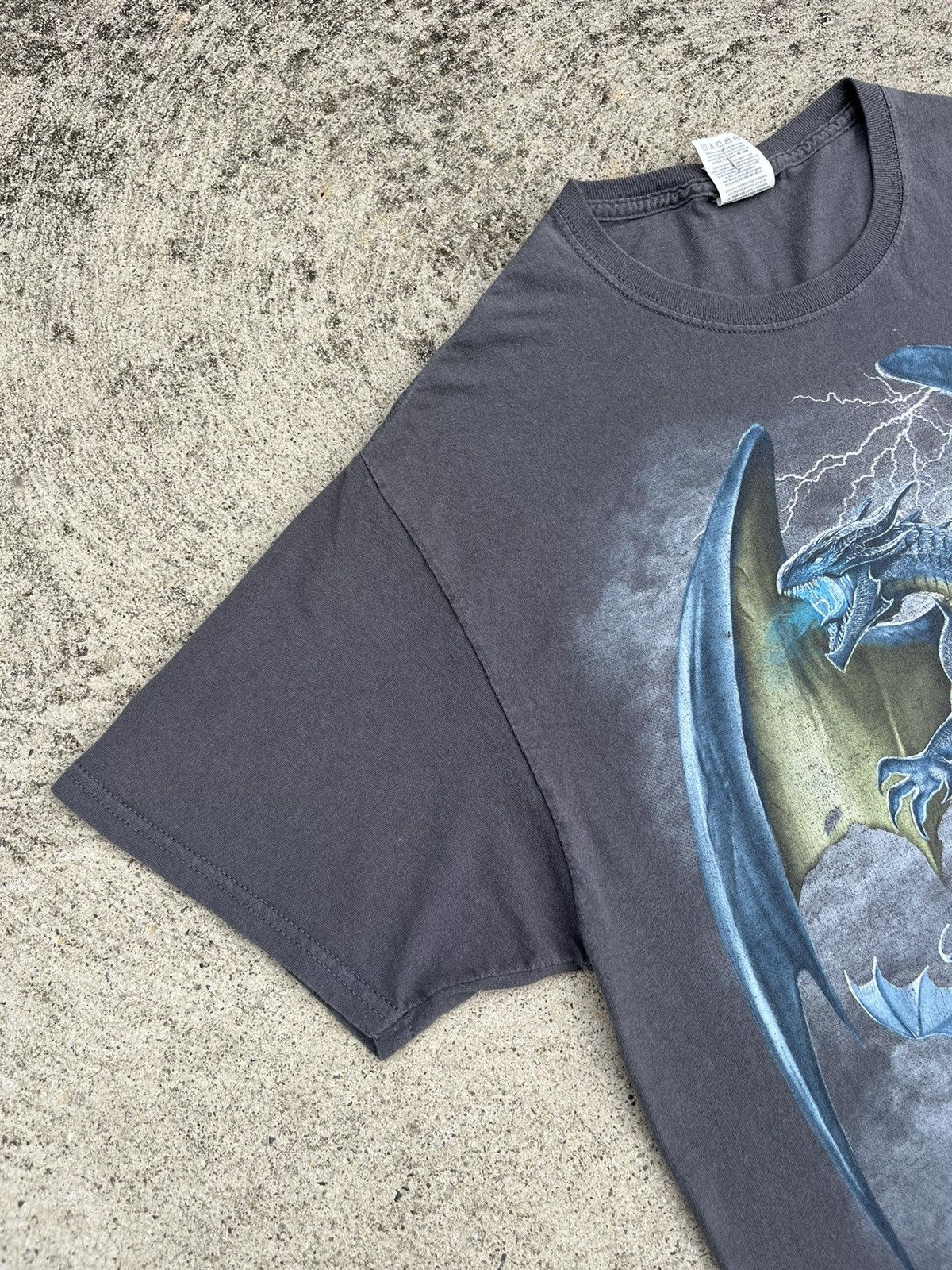 Vintage Vintage Y2K Gothic Dragons T-Shirt Size US M / EU 48-50 / 2 - 4 Thumbnail