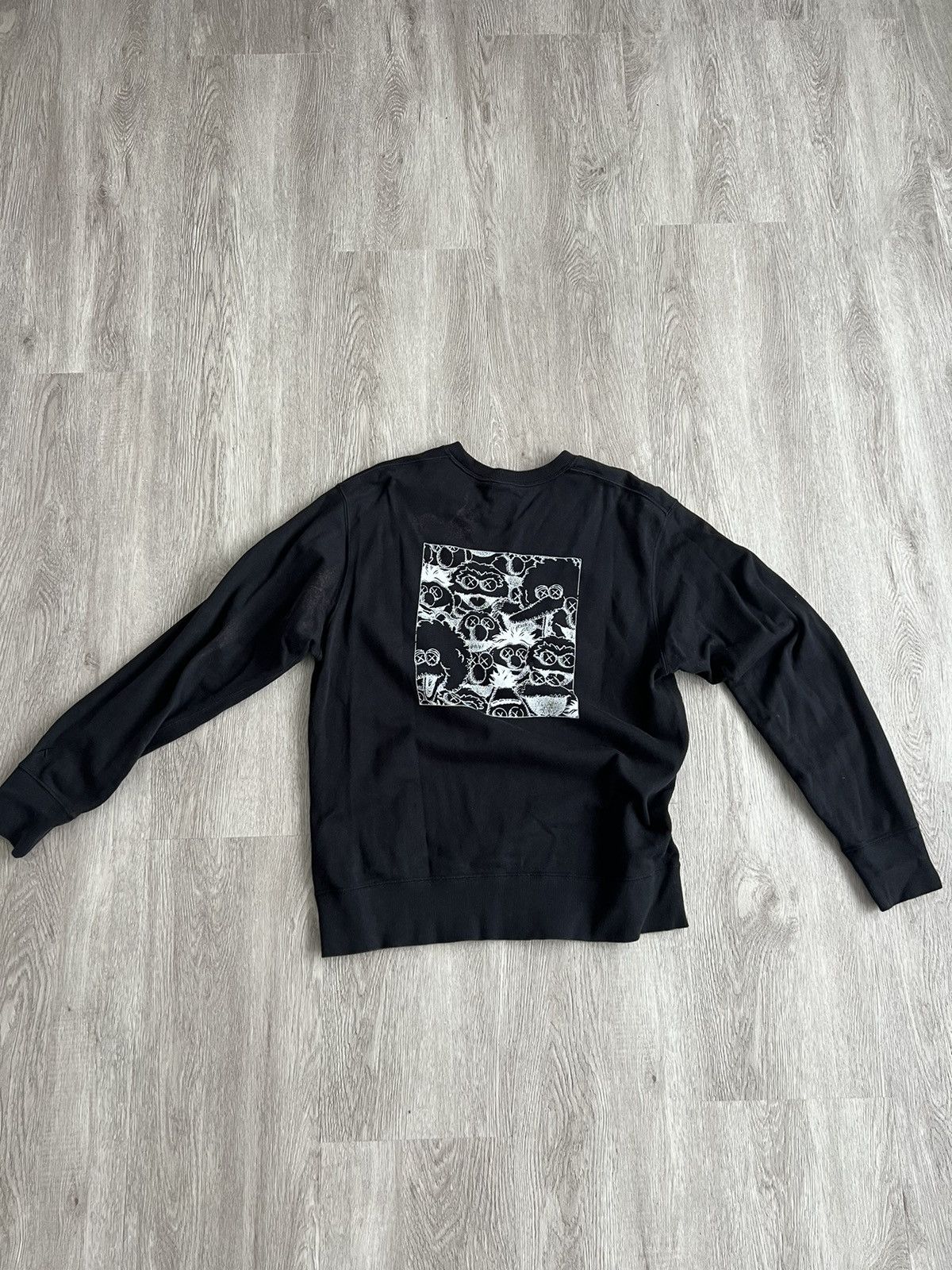 Kaws KAWS x Uniqlo Longsleeve/ Sweater size M Size US M / EU 48-50 / 2 - 5 Thumbnail