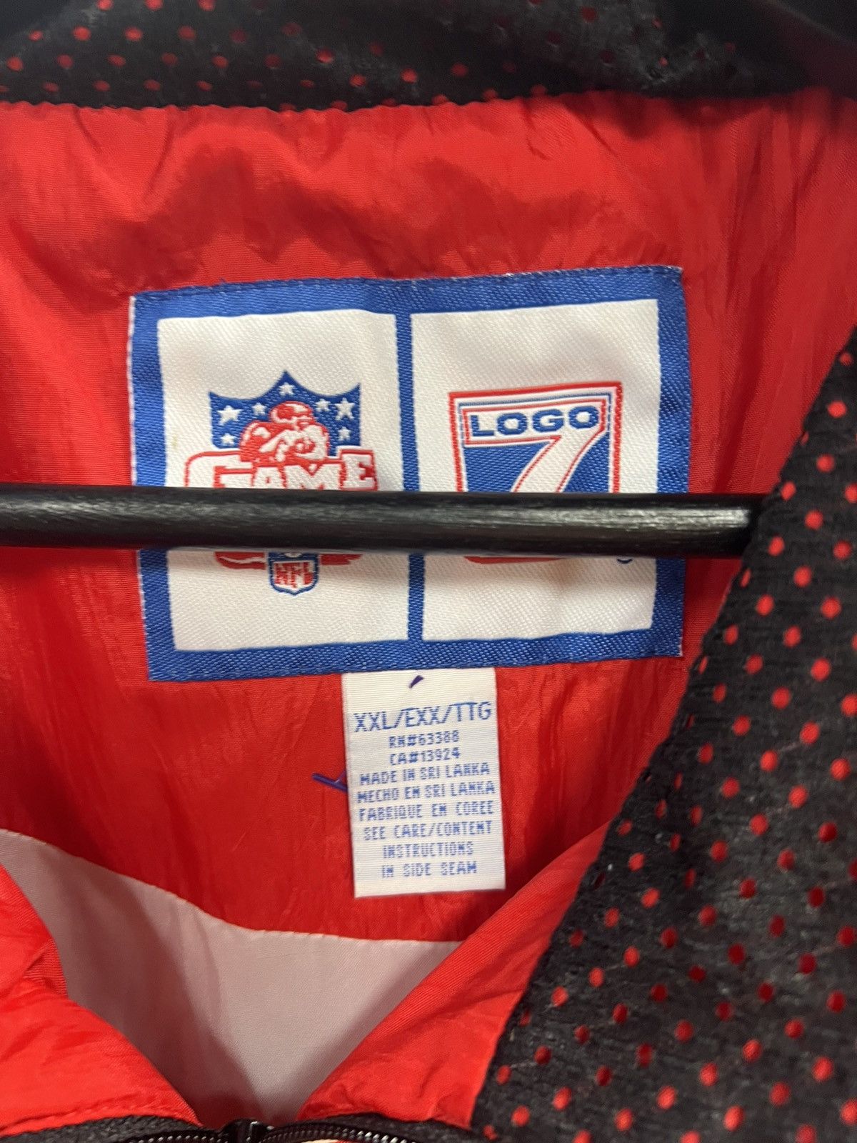 Logo 7 Vintage NFL Logo 7 Buccaneers Windbreaker Size US XXL / EU 58 / 5 - 2 Thumbnail