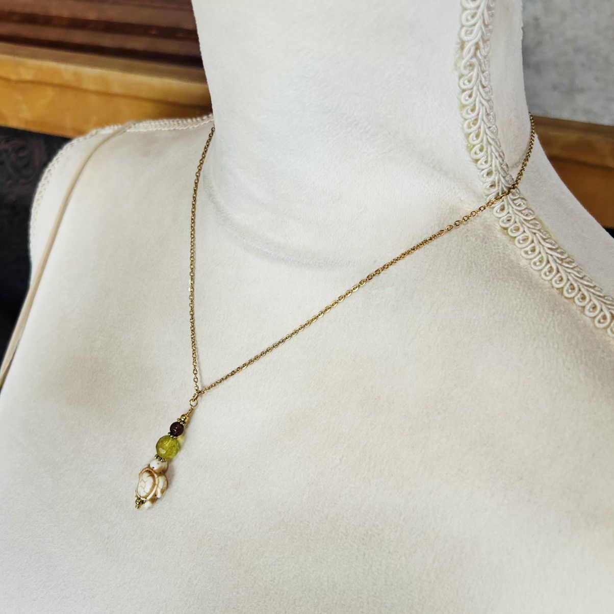 Handmade Handcrafted magnesite turtle beaded pendant necklace Size ONE SIZE - 3 Thumbnail