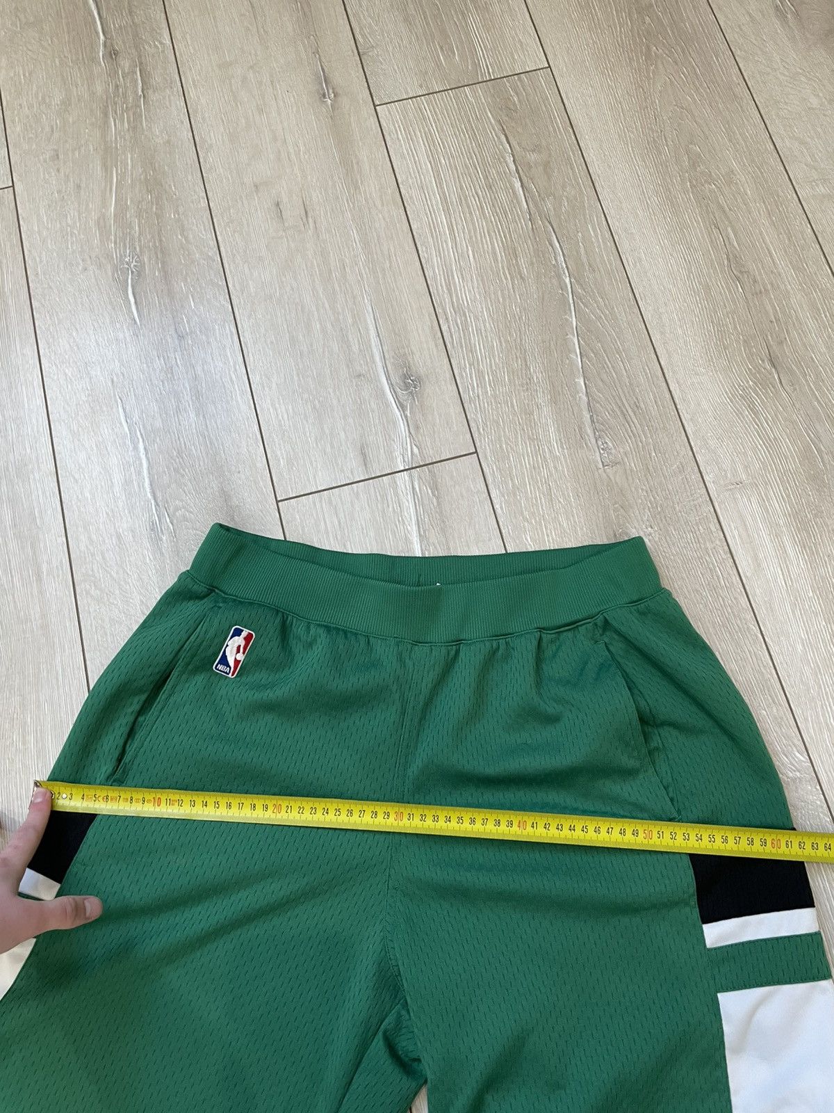 Adidas × NBA × Vintage Vintage Adidas Boston Celtics NBA Shorts Mens L Green Size US 34 / EU 50 - 13 Thumbnail