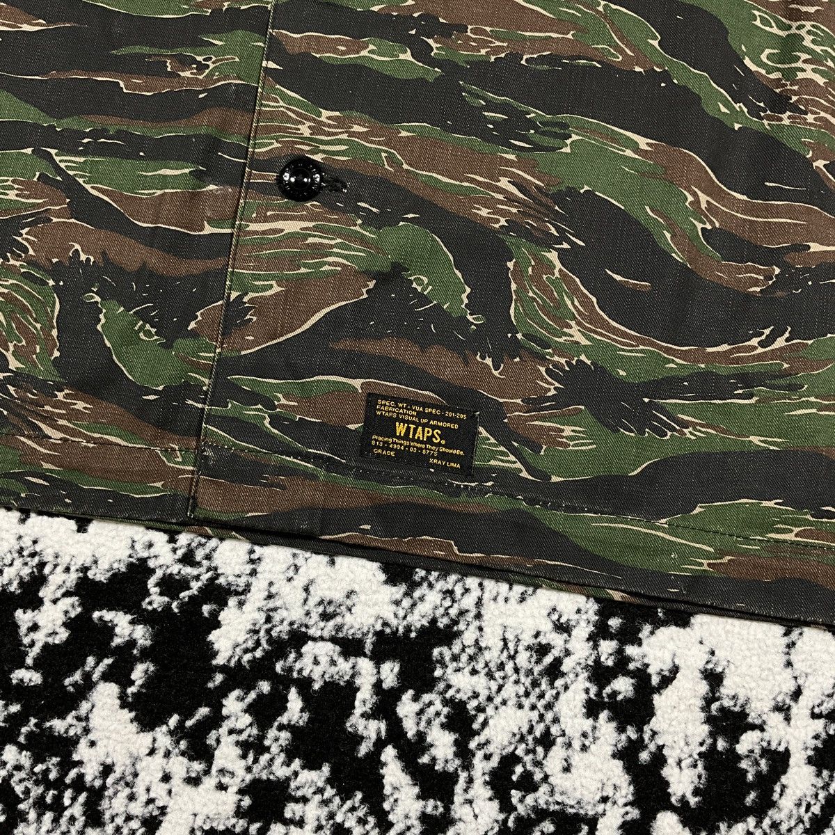 Japanese Brand × Tribal Streetwear × Wtaps WTAPS SHIRT. COTTON. TWILL. TIGER STRIPE 2017 - XRAY Size US XL / EU 56 / 4 - 5 Thumbnail