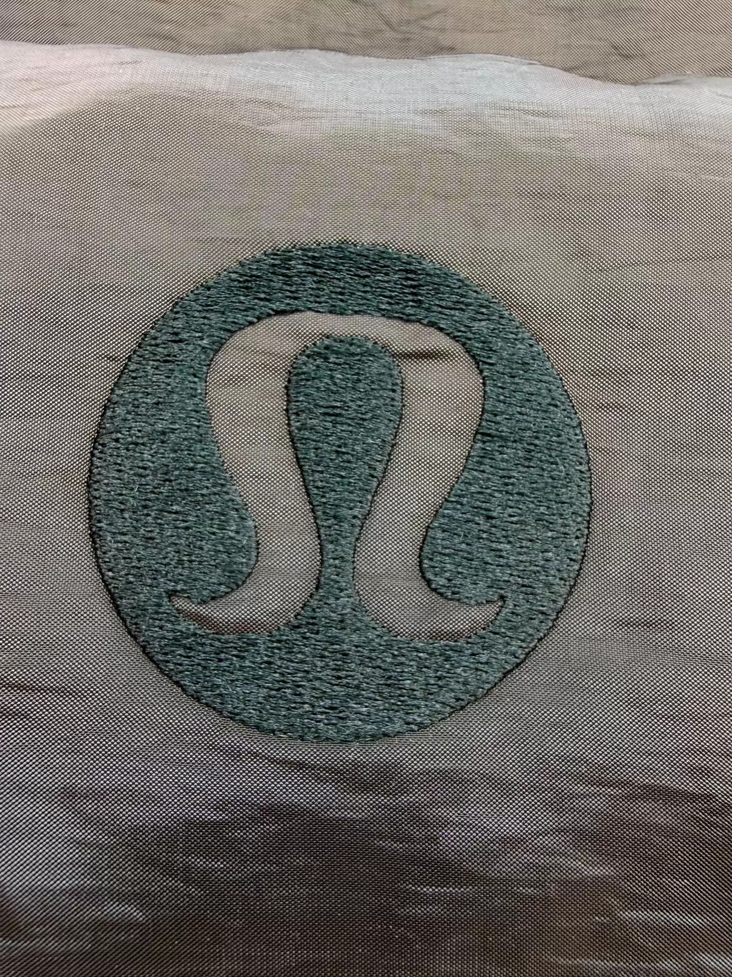 Lululemon Lululemon Down Puffer Vest 12 Authentic Worn Once Near New Size XL / US 12-14 / IT 48-50 - 6 Thumbnail