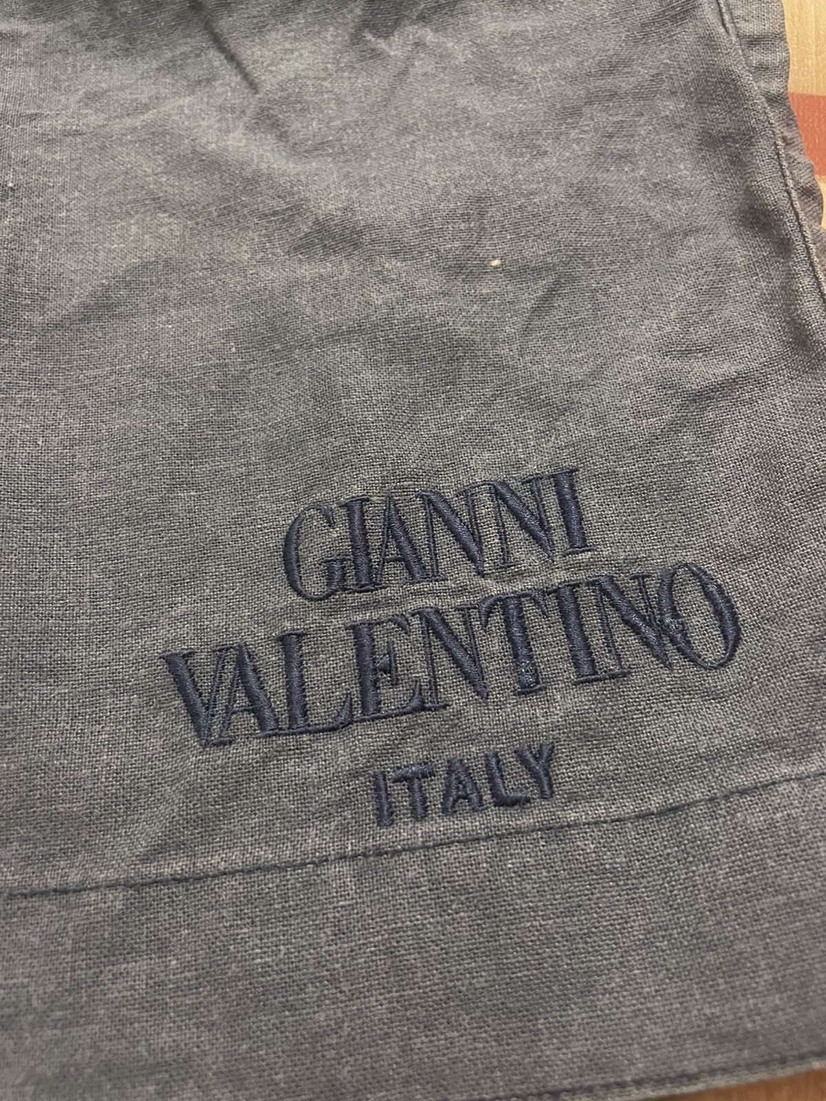 Gianni Valentino Gianni Valentino Short Embroidery Logo Size US 34 / EU 50 - 3 Thumbnail