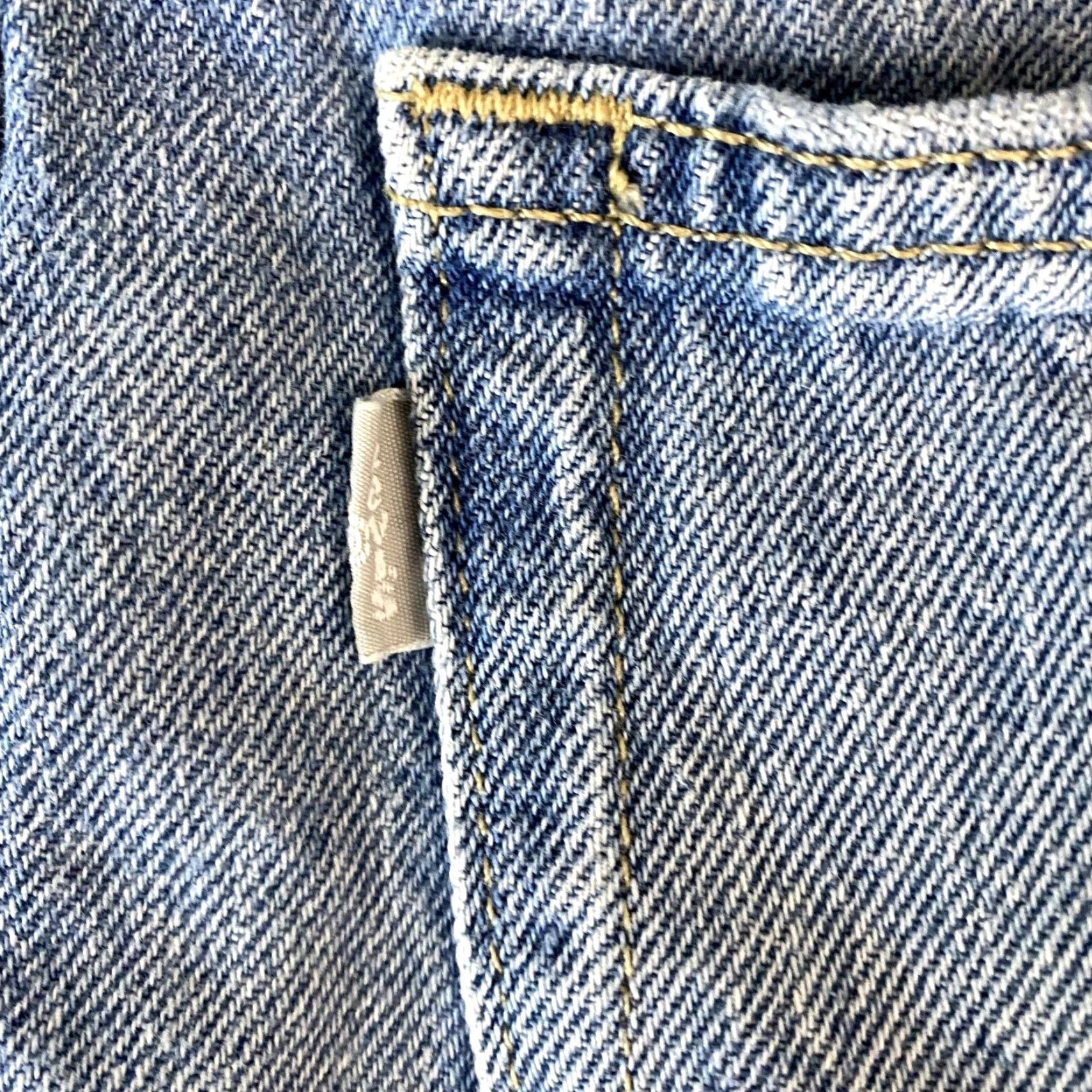 Levi's VINTAGE Levi's Silver Tab Blue Denim Cutoff Mom Shorts High Waist Womens 31 Inseam 3 in 5-Pocket Design Blue Size 24" / US 00 / IT 34 - 7 Thumbnail