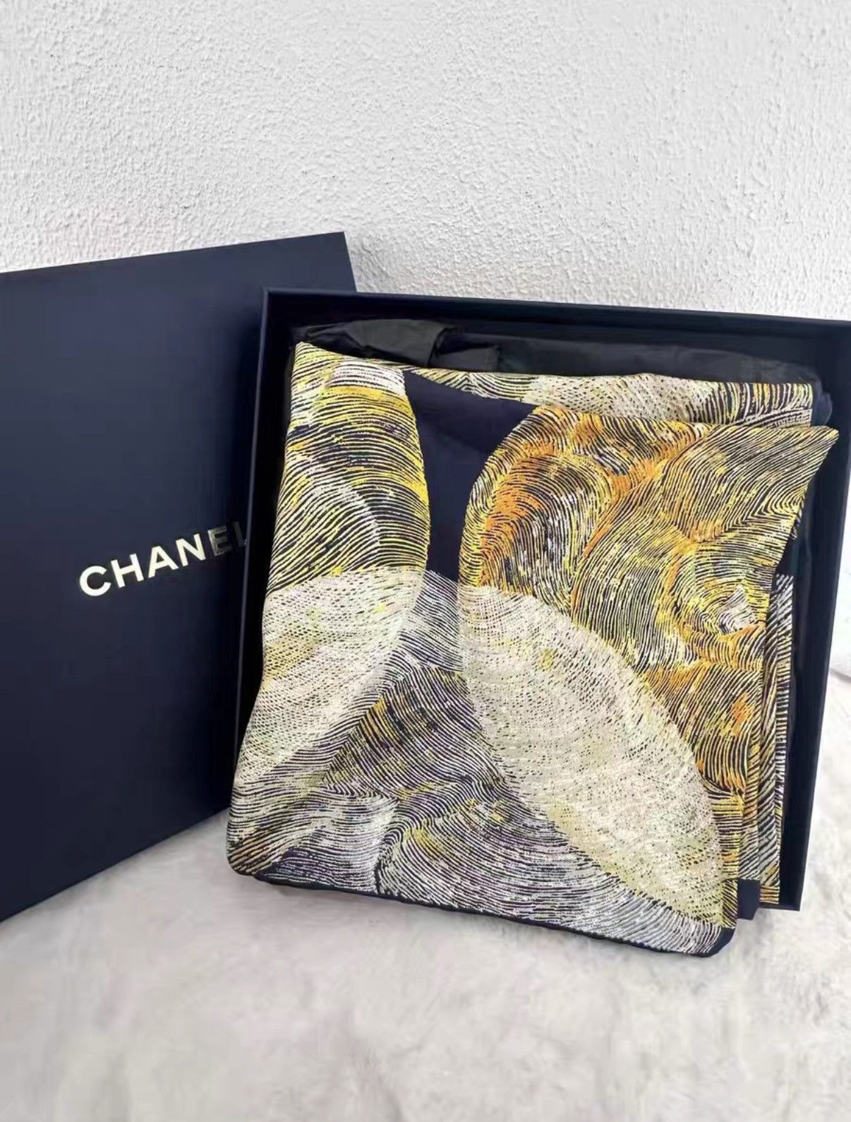 Chanel Chanel limited-edition camellia moon phase silk scarf J38 Size ONE SIZE - 2 Thumbnail