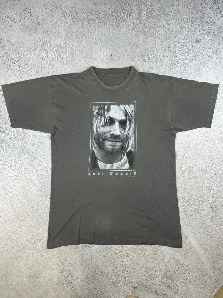 Band Tees Vintage 2002 Kurt Cobain Portrait Sunfaded Tee Shirt L NWOT Size US L / EU 52-54 / 3 - 1 Thumbnail