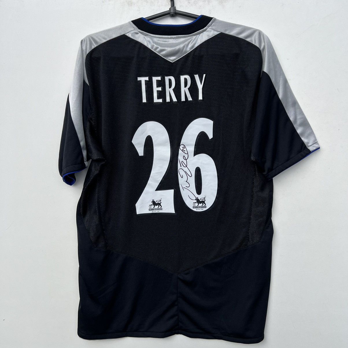 Chelsea Soccer CHELSEA 2004 2005 SHIRT JERSEY UMBRO Terry Size US M / EU 48-50 / 2 - 8 Thumbnail