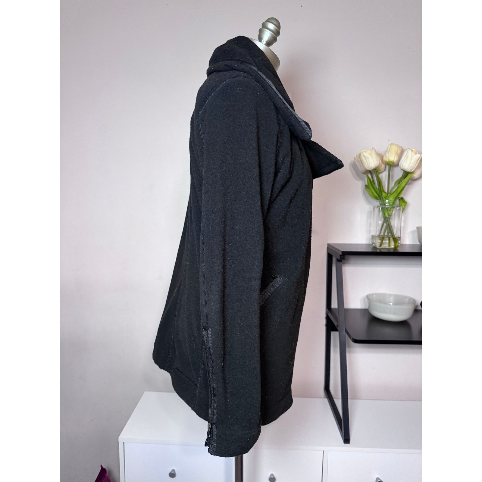 Lululemon Lululemon Moto Black Fleece Jacket Asymmetrical Zipper USED Size L / US 10 / IT 46 - 3 Thumbnail