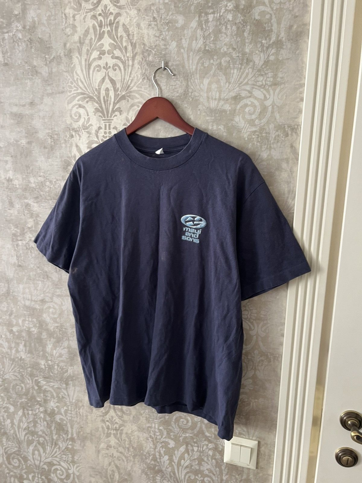 Vintage Vintage Maui and Sons Shark Graphic Tee Hawaii Surf Skate Size US L / EU 52-54 / 3 - 8 Thumbnail