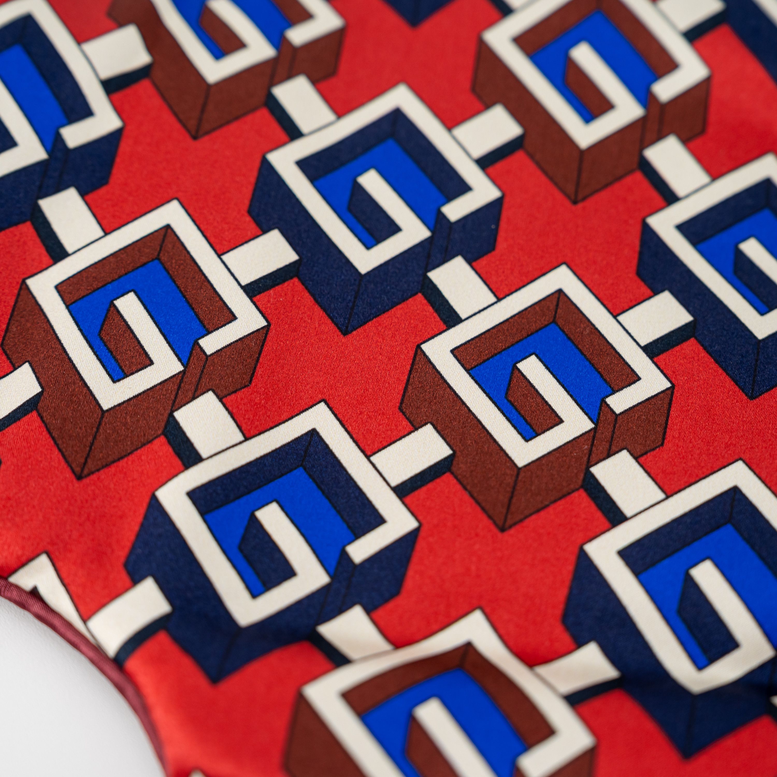 Gucci Gucci Travel Inflatable Neck Pillow Geometric G Red Blue Size ONE SIZE - 4 Thumbnail