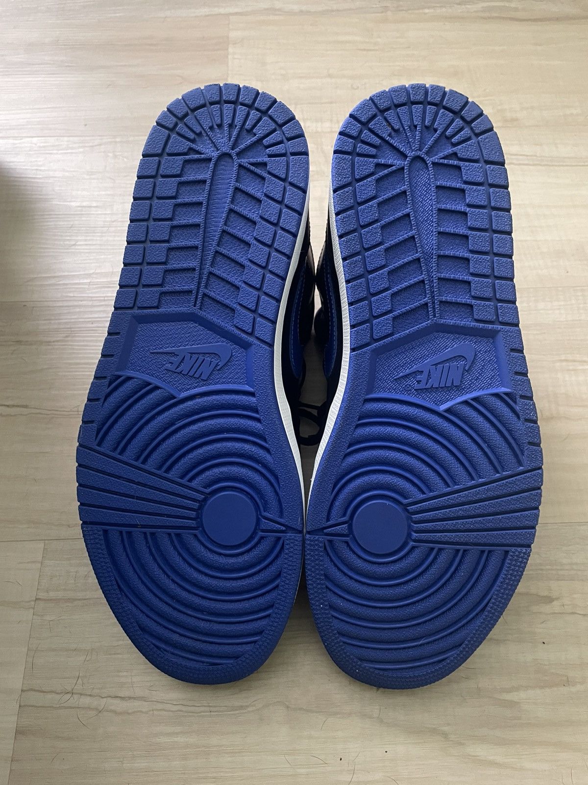 Jordan Brand Air Jordan 1s (Midtops) Size 10.5 Deadatock Size US 10.5 / EU 43-44 - 5 Thumbnail