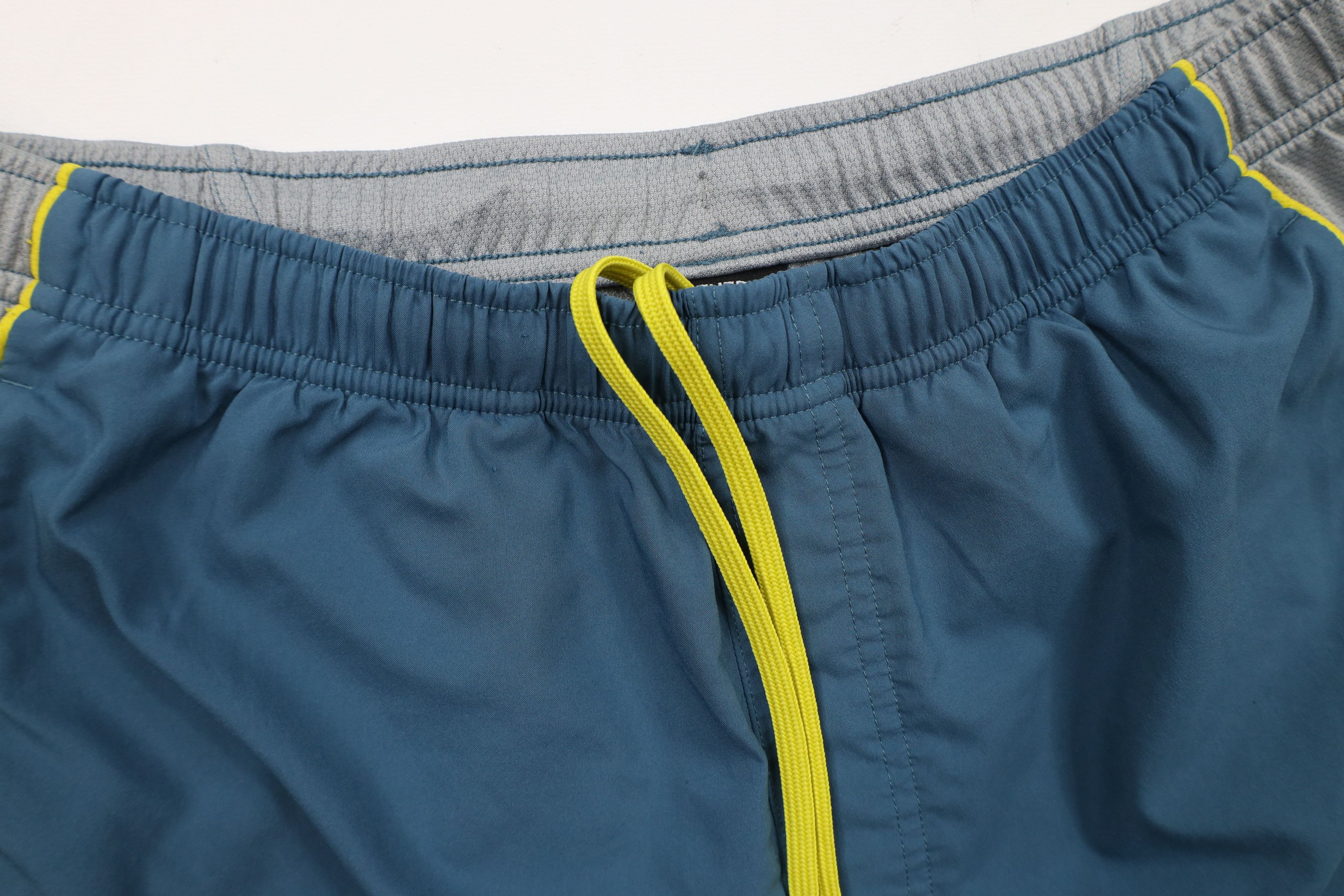 The North Face × Vintage Vintage Y2K The North Face Reflective Above Knee Shorts Size US 32 / EU 48 - 7 Thumbnail