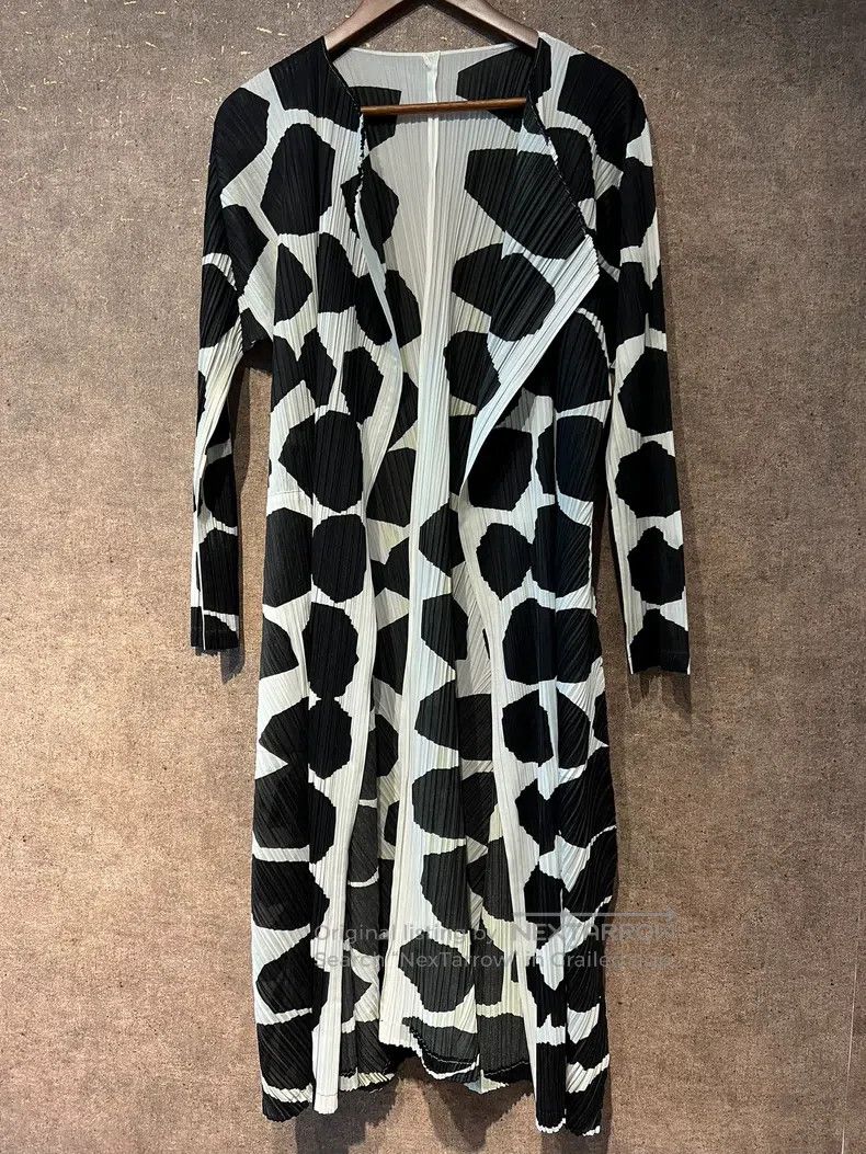 Issey Miyake Issey Miyake Black Coat Size M / US 6-8 / IT 42-44 - 2 Thumbnail