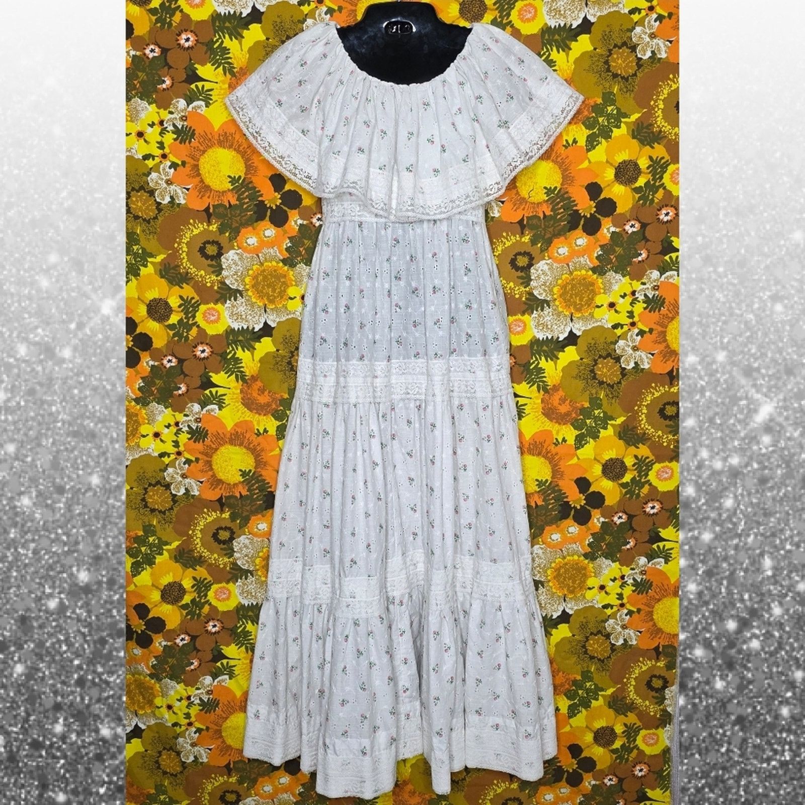 Vintage VTG 70s Handmade Gunne Off Shoulder White/Floral Maxi Dress Size XS / US 0-2 / IT 36-38 - 1 Thumbnail