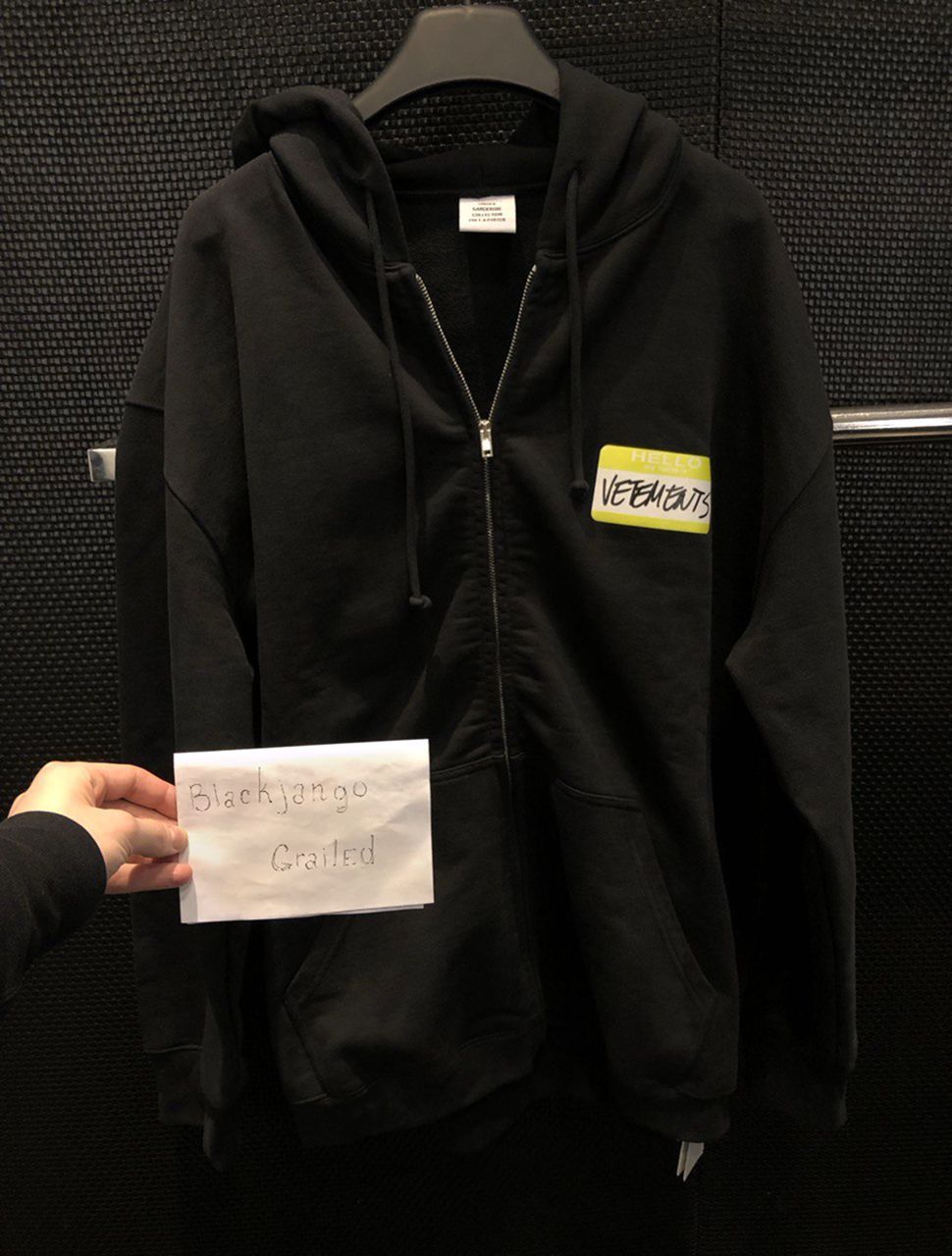 トップス VETEMENTS Hello my name is Hoodie VETEMENTS Men's Hello My Name Is Hoodie in Black Vetements