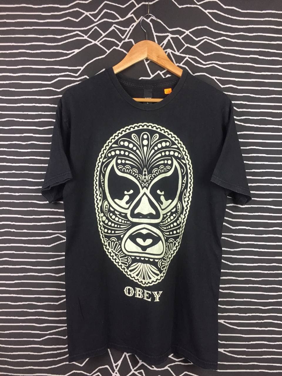 Obey Vtg Obey Shepard Fairey Lucha Libre Graphic Tee Size US L / EU 52-54 / 3 - 1 Thumbnail