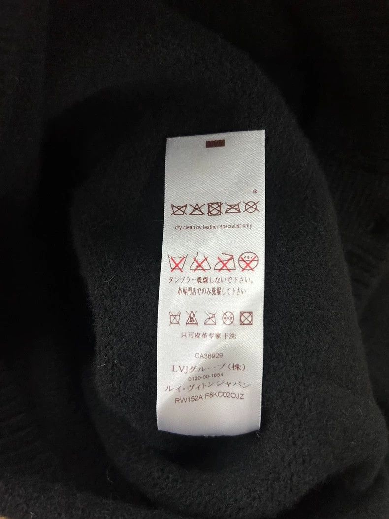 Louis Vuitton Louis Vuitton Black wool and cashmere V-neck knit cardigan Size US S / EU 44-46 / 1 - 7 Thumbnail