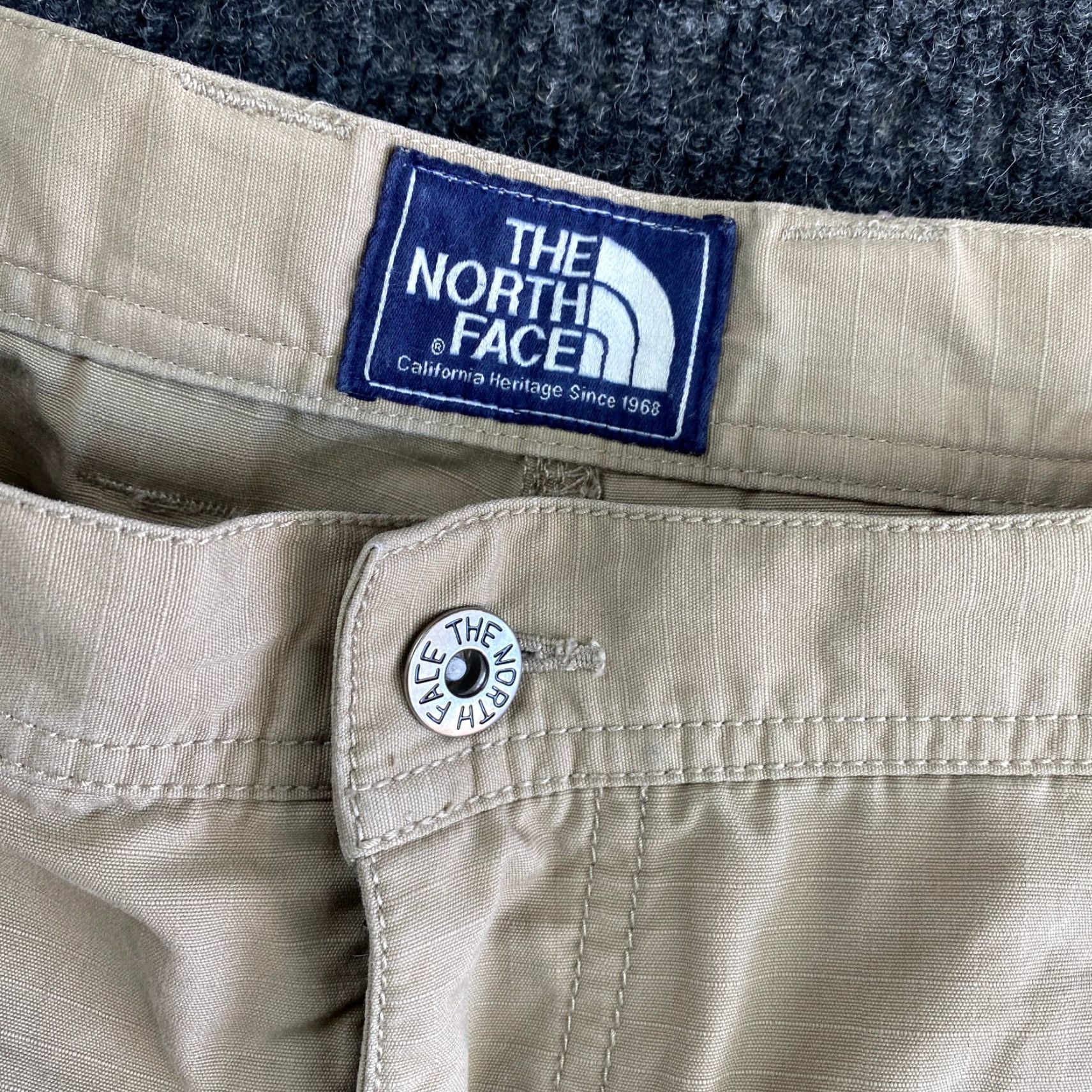 The North Face Vintage The North Face Cargo Shorts y2k Baggy Relaxed Ripstop Skater 40 Beige Size US 40 / EU 56 - 2 Thumbnail