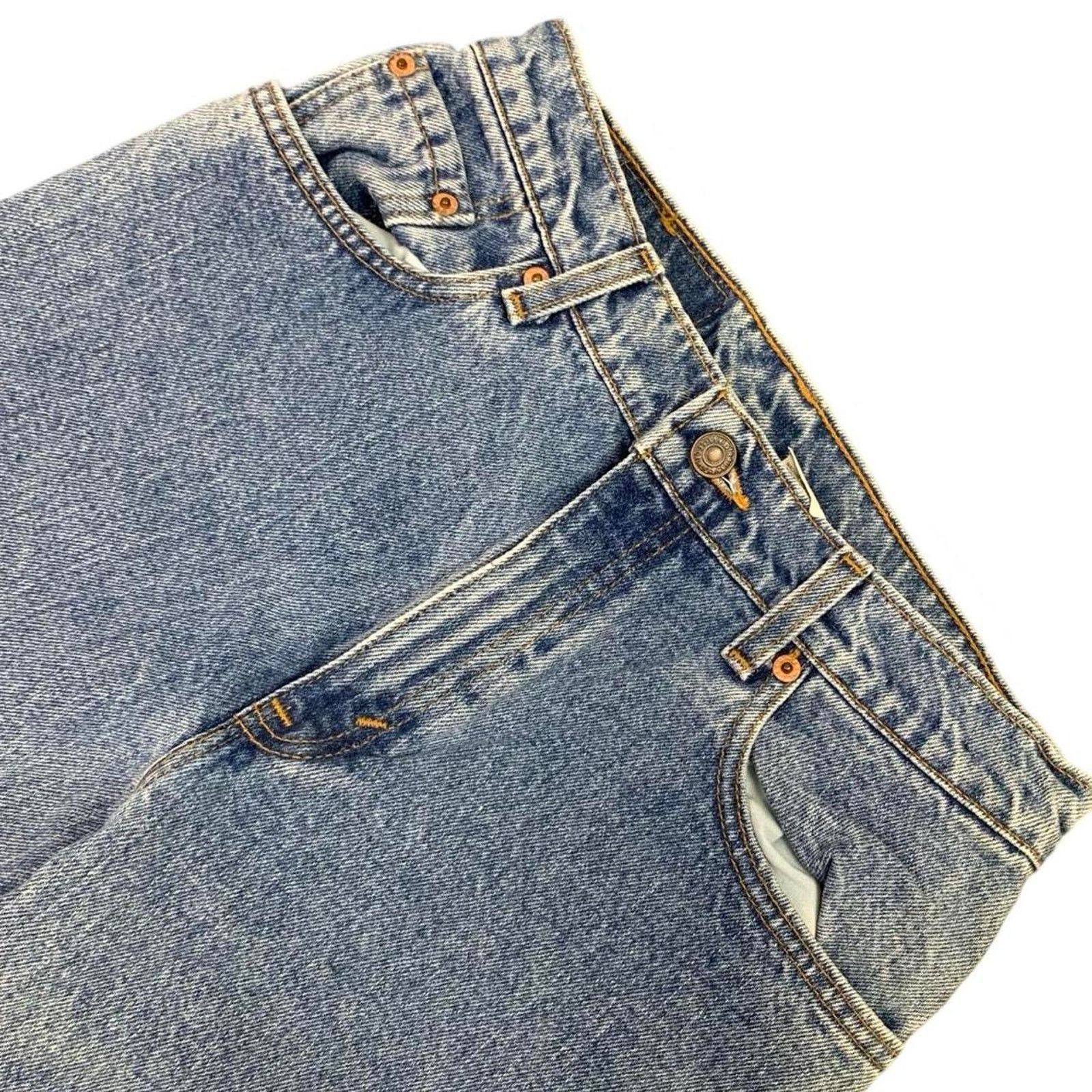 Vintage 90s Levi’s 550 Relaxed Fit Light Wash Blue Jeans