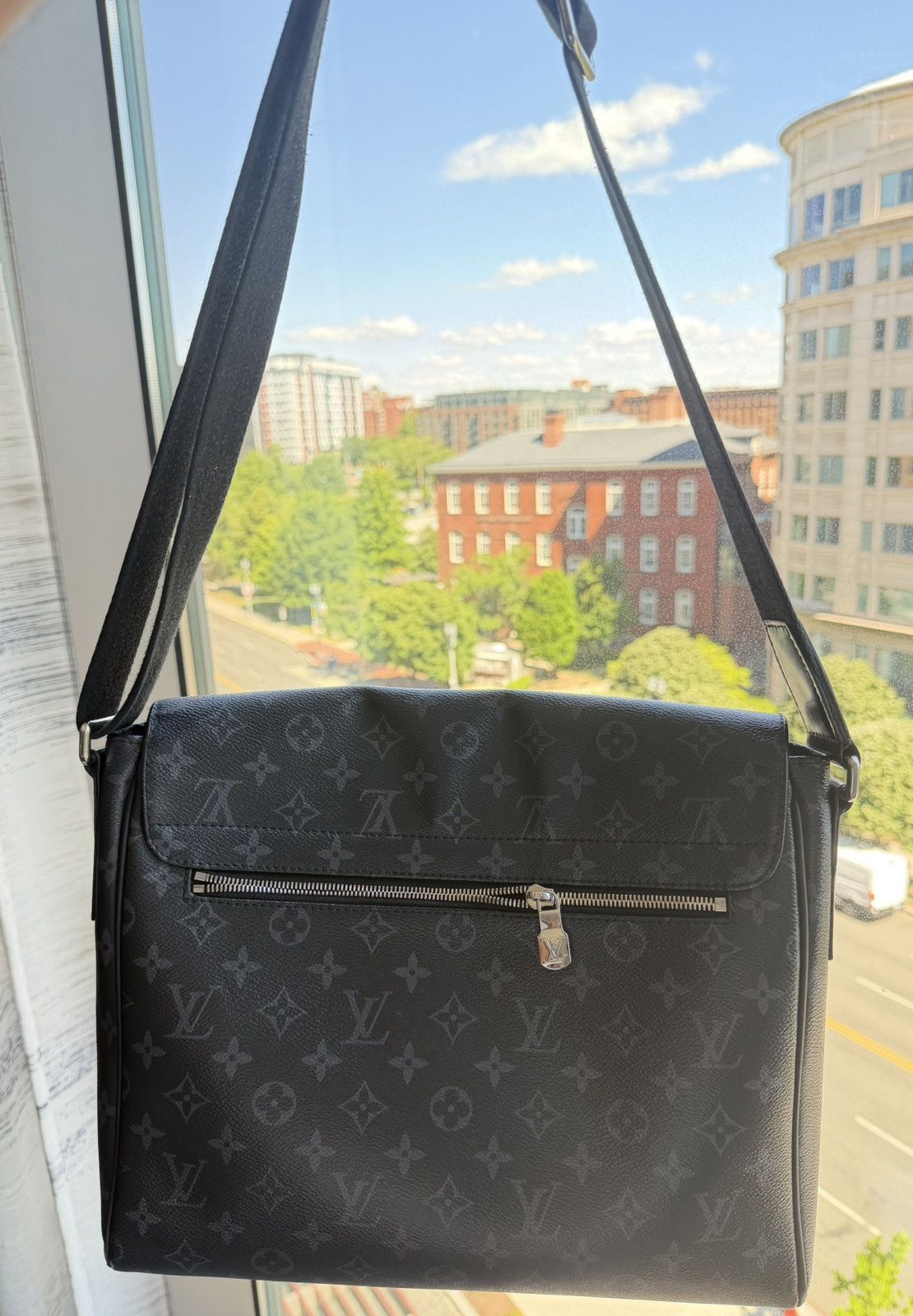 Louis Vuitton Louis Vuitton District MM Messenger Bag – Monogram Eclipse Size ONE SIZE - 8 Thumbnail