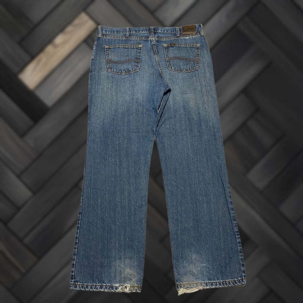 Lee Lee Premium Select Relaxed Fit Jeans Mens 38x32 Medium Wash Blue 5-Pocket Denim Straight Leg Size US 38 / EU 54 - 1 Thumbnail