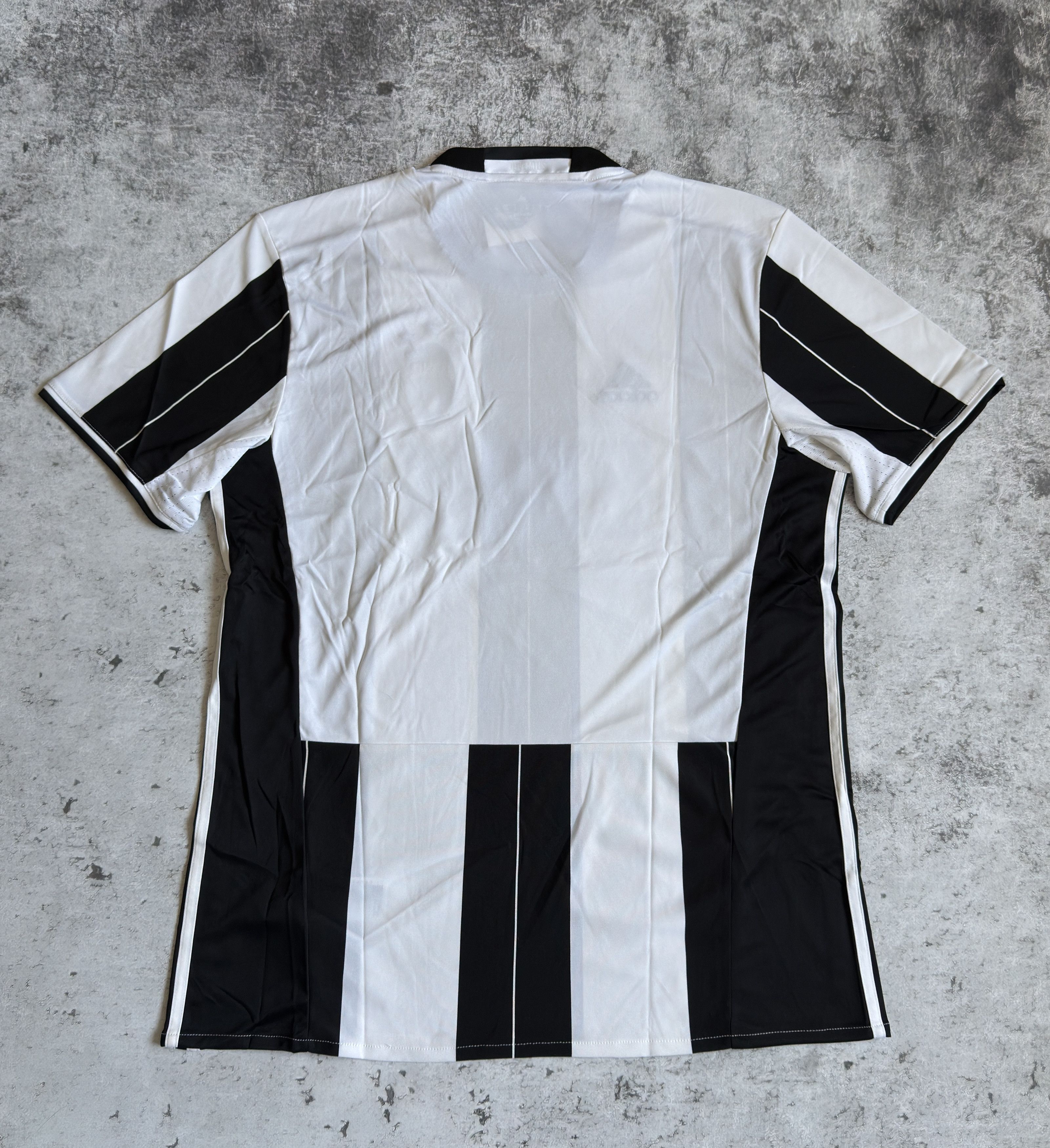 Adidas Juventus 2016 2017 FOOTBALL SHIRT JERSEY MAGLIA SIZE M Size US M / EU 48-50 / 2 - 9 Thumbnail